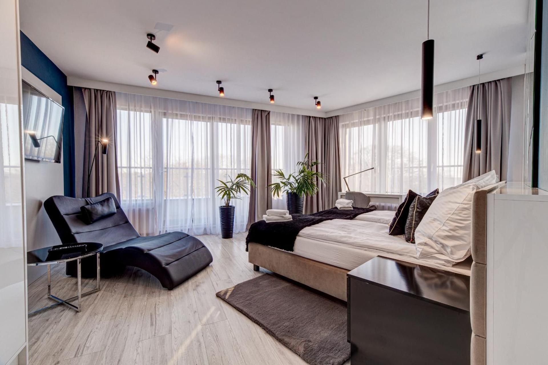 Penthouse Black Apartment with Sauna and Jacuzzi