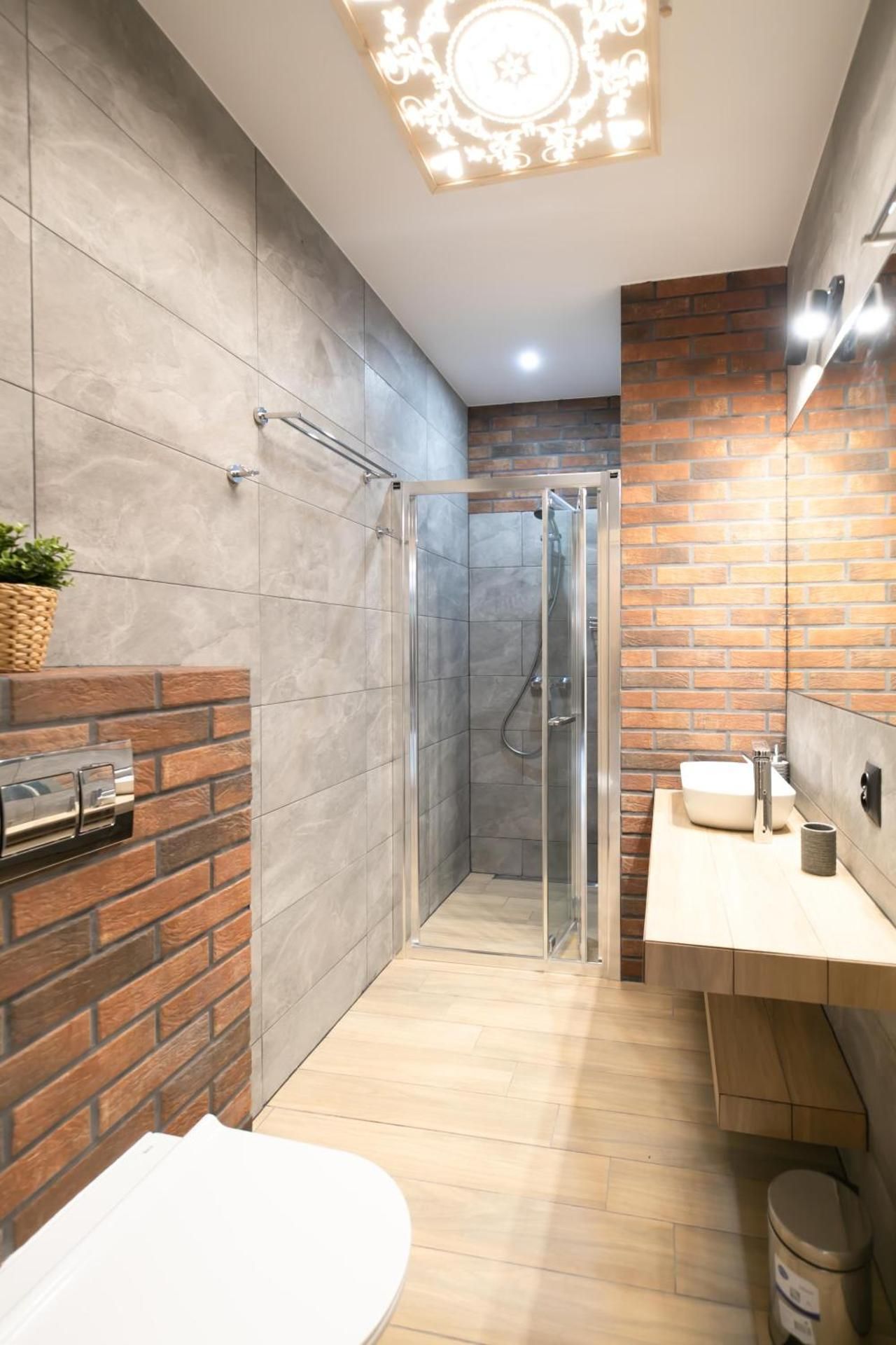 One-Bedroom Apartment - Marron 2
