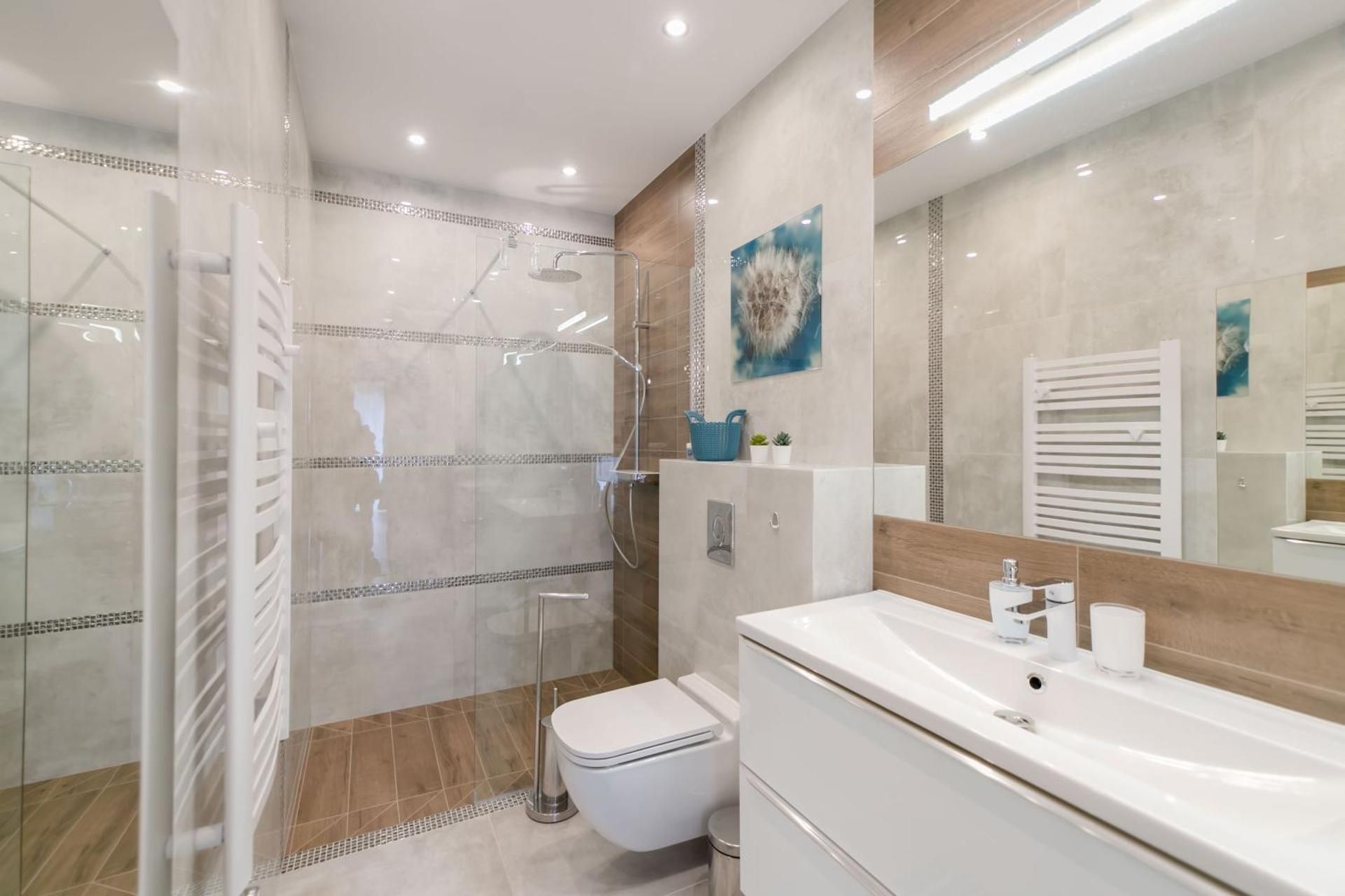 One-Bedroom Apartment - Marron 6