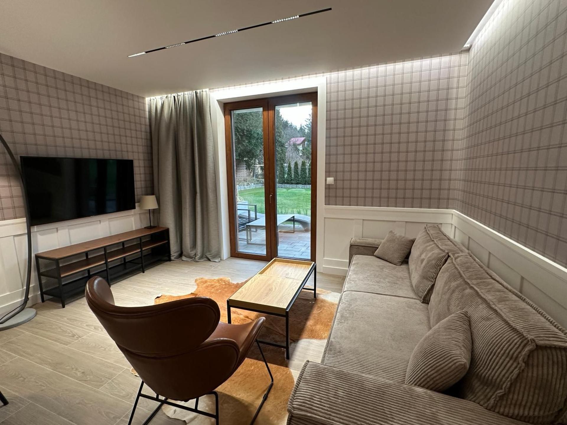 DELUXE APARTMENT