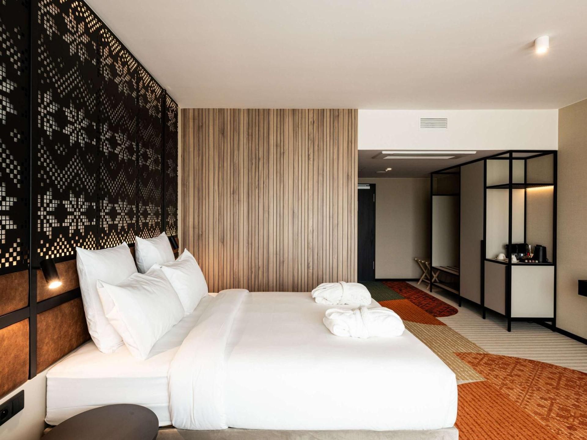Privilege Double Room with Sofa Bed and Balcony - Mountain View