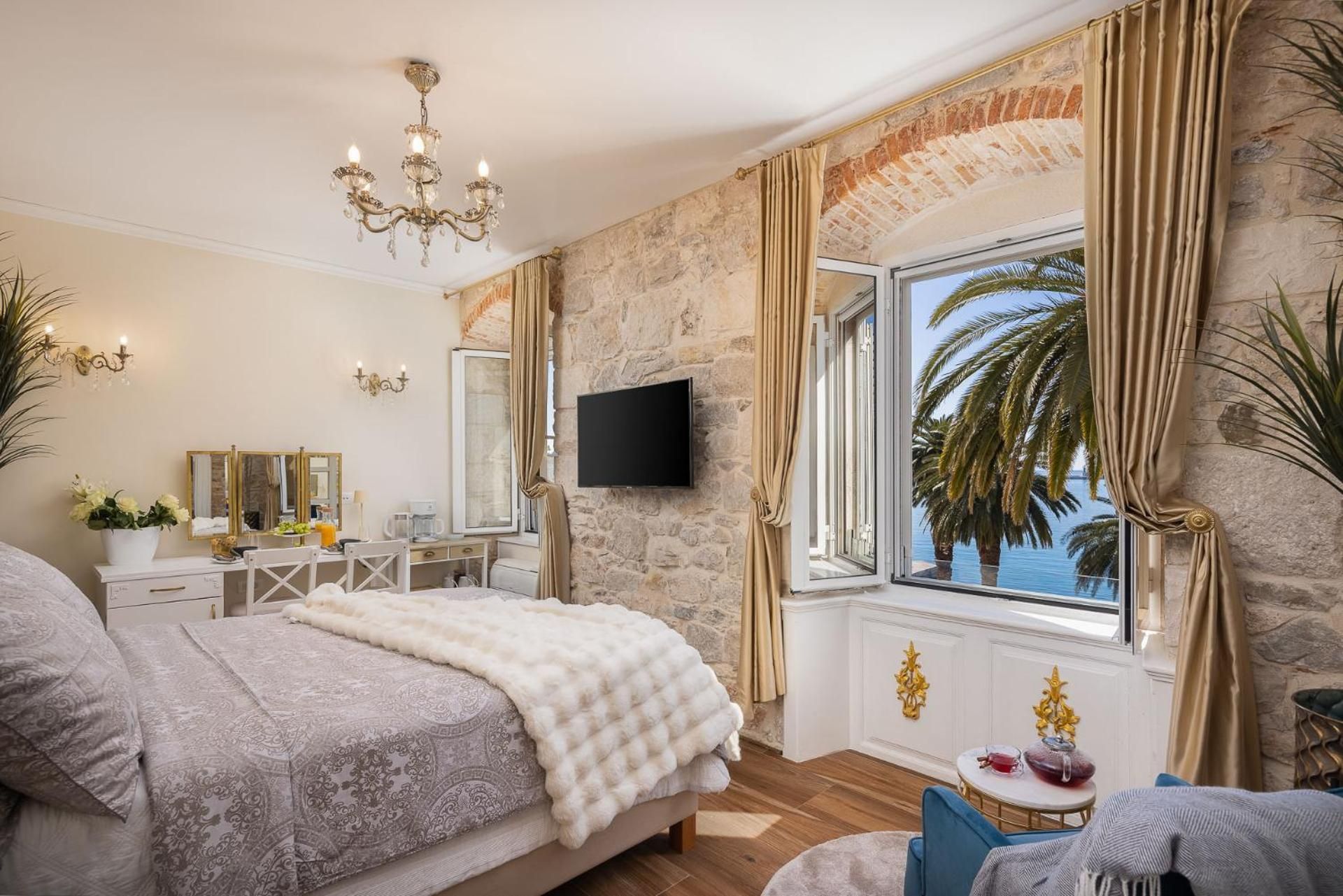 Deluxe Double Room with Extra Bed