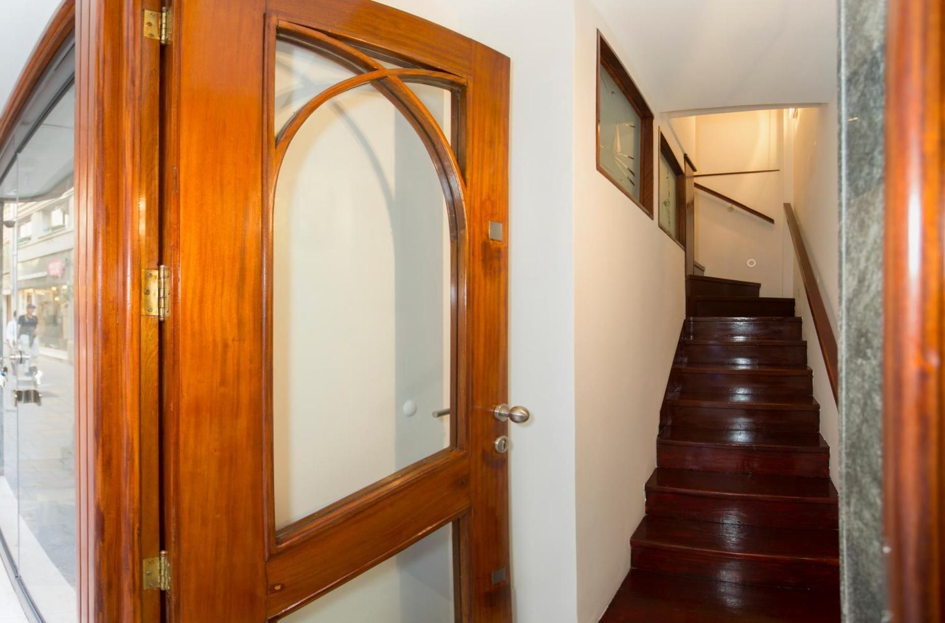 Apartment & Room Split Lea