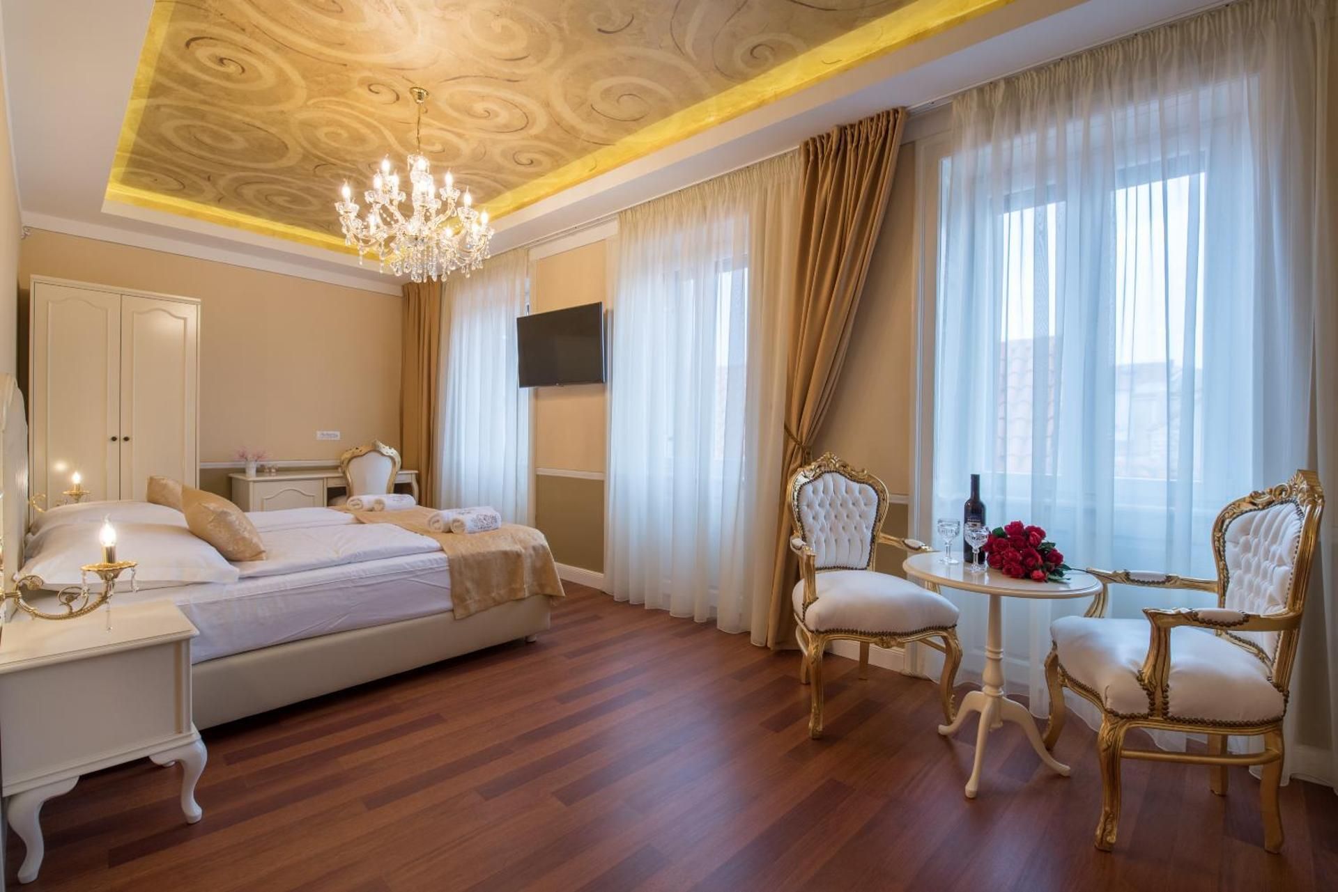 Double - Room With A Large Bed For 2 People