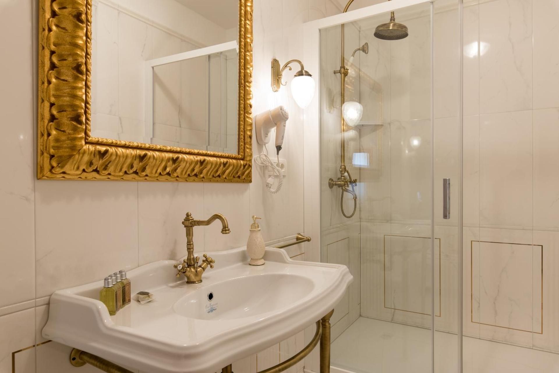 King Room - Non-Smoking