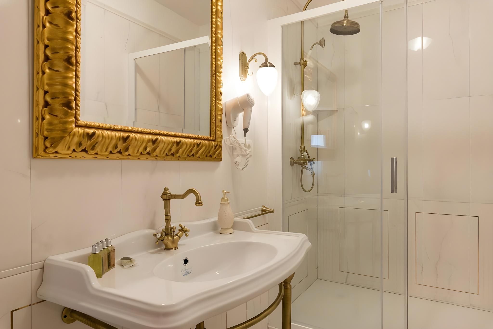 Queen Room with View