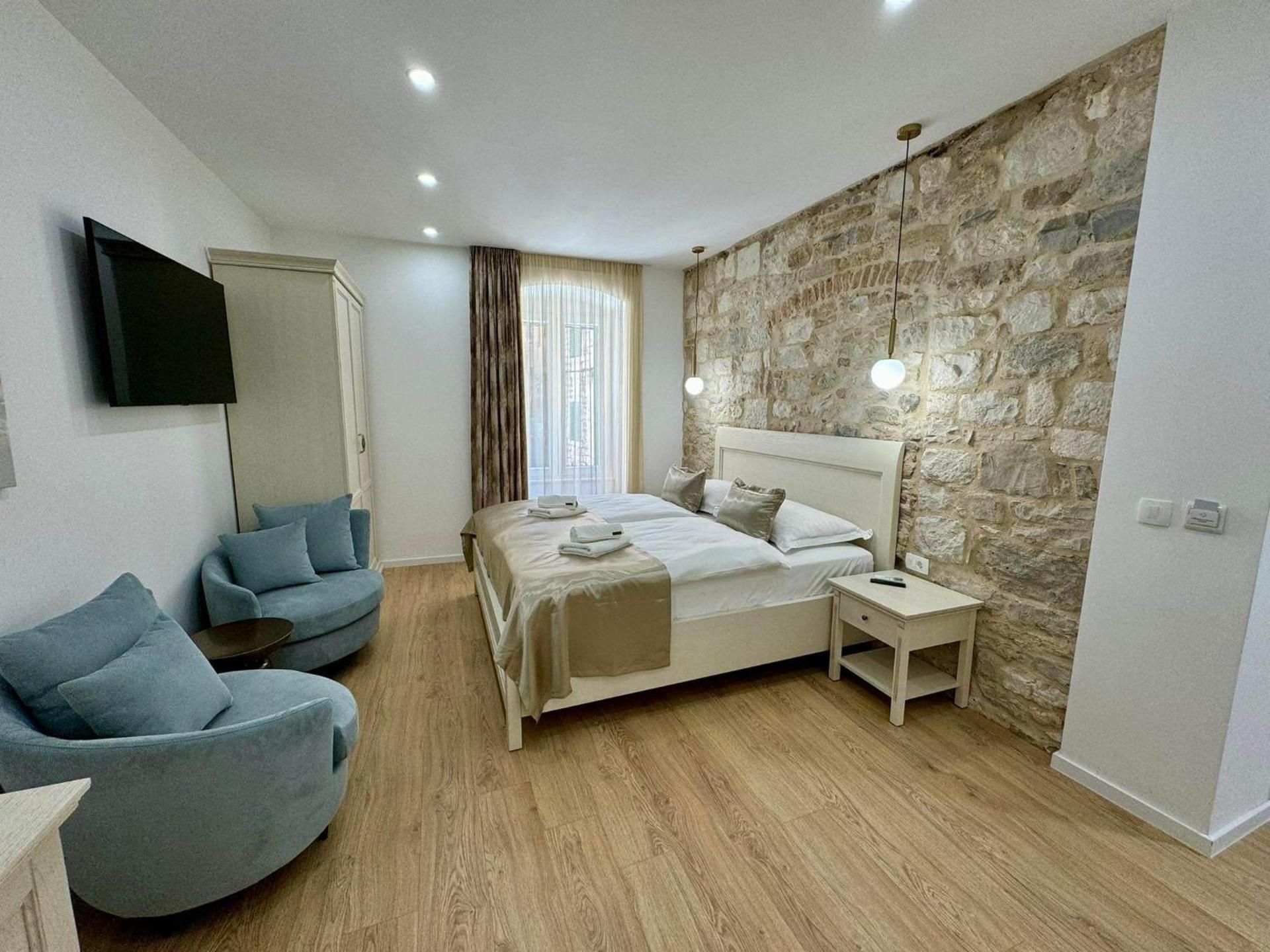 One-Bedroom Apartment - Non-Smoking