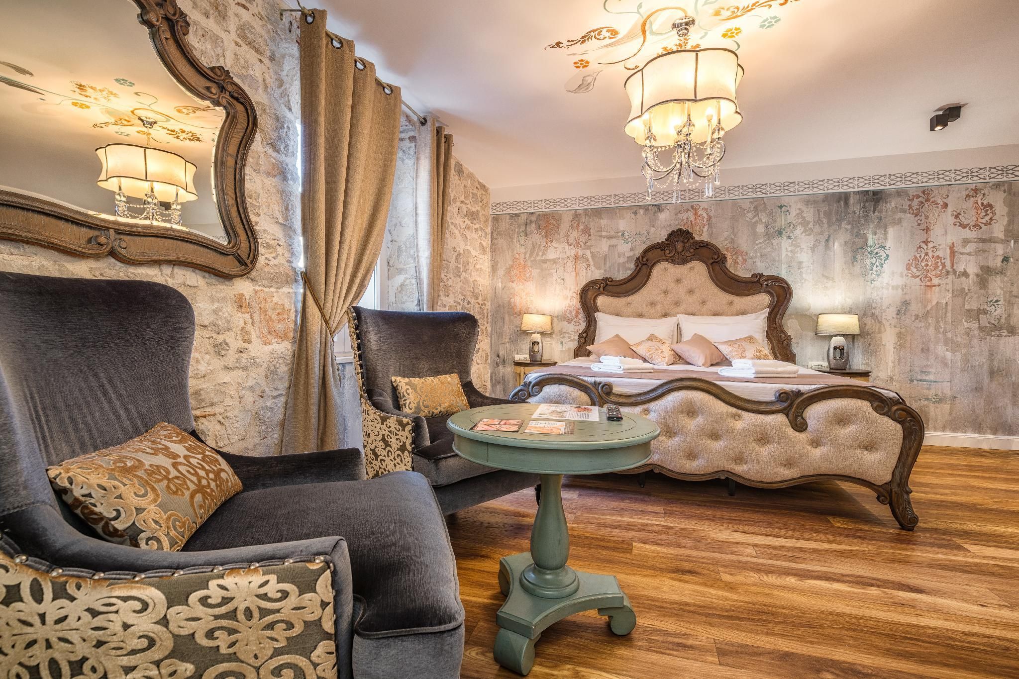 Grand Luxury Suite with King Bed