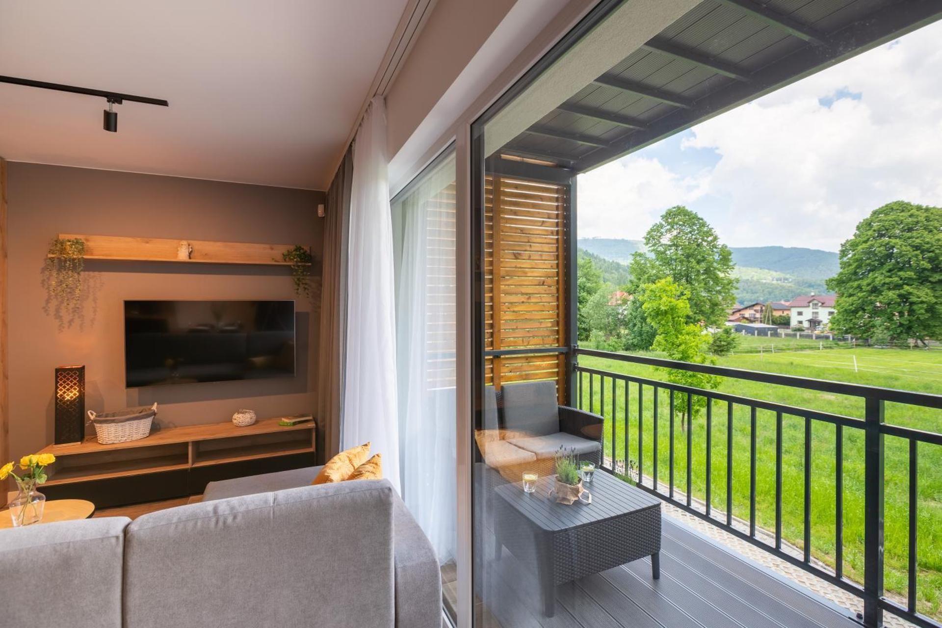 Apartment with Mountain View E1