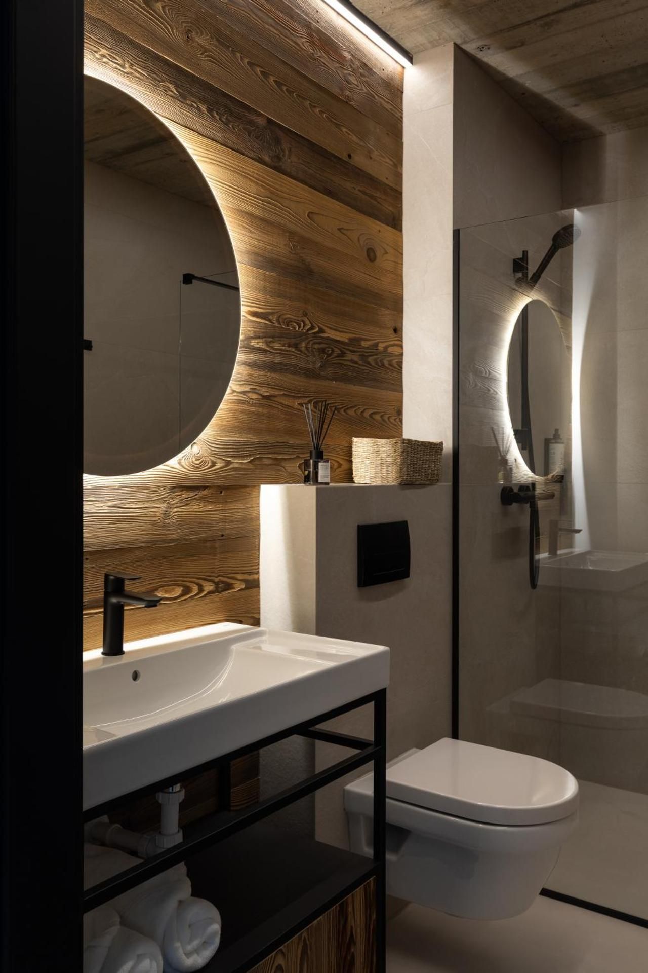 Suite with Mountain View