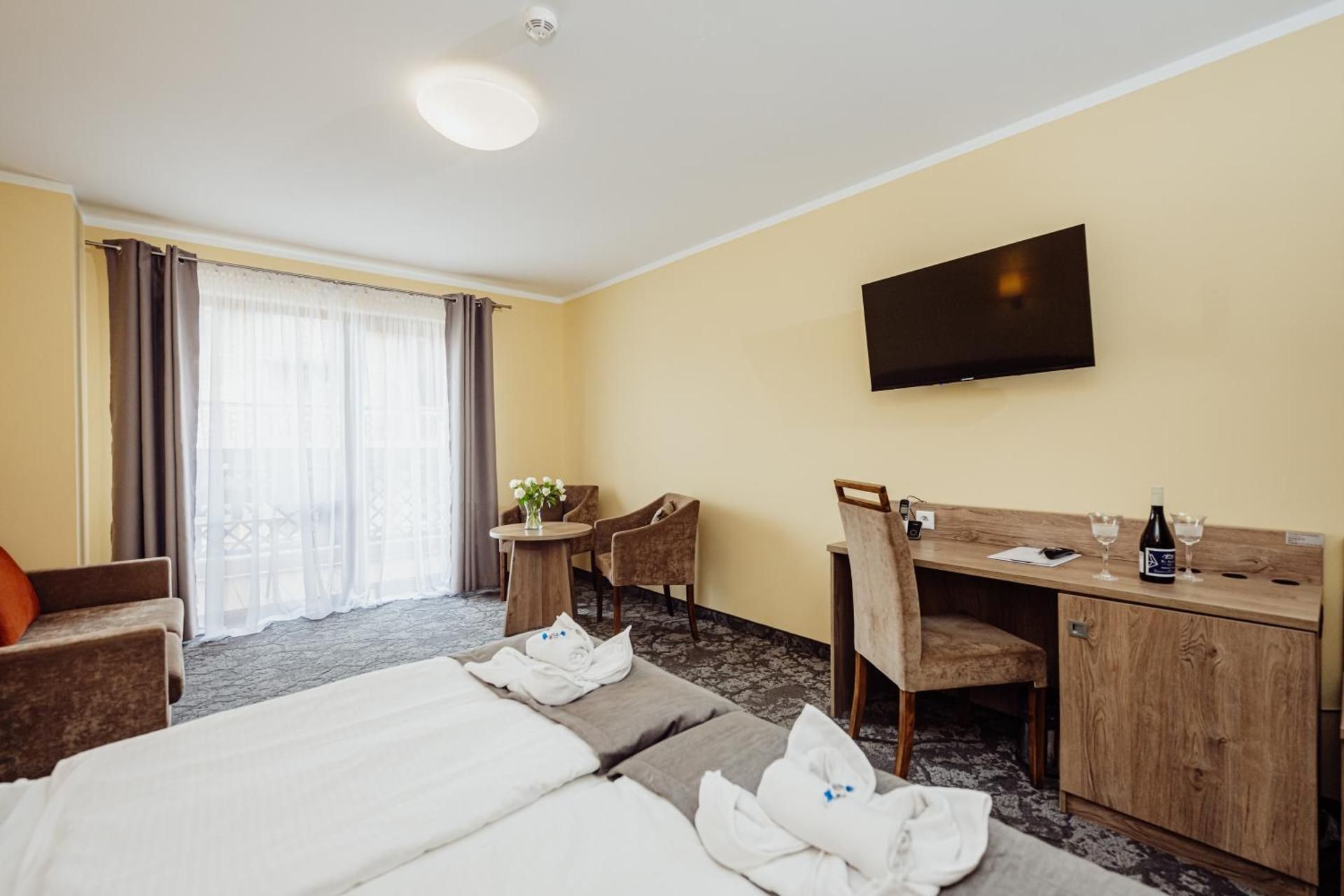 Twin Room with Sofa with Balcony or Terrace