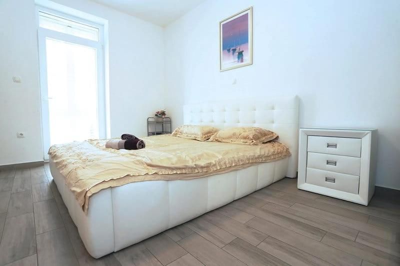 Zane Deluxe Double or Twin Room with Balcony 2