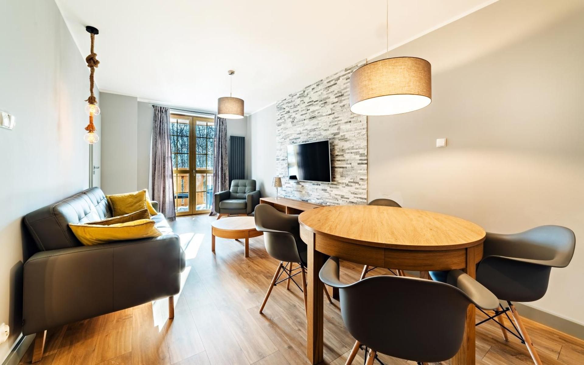 Two-Bedroom Deluxe Apartment with Balcony