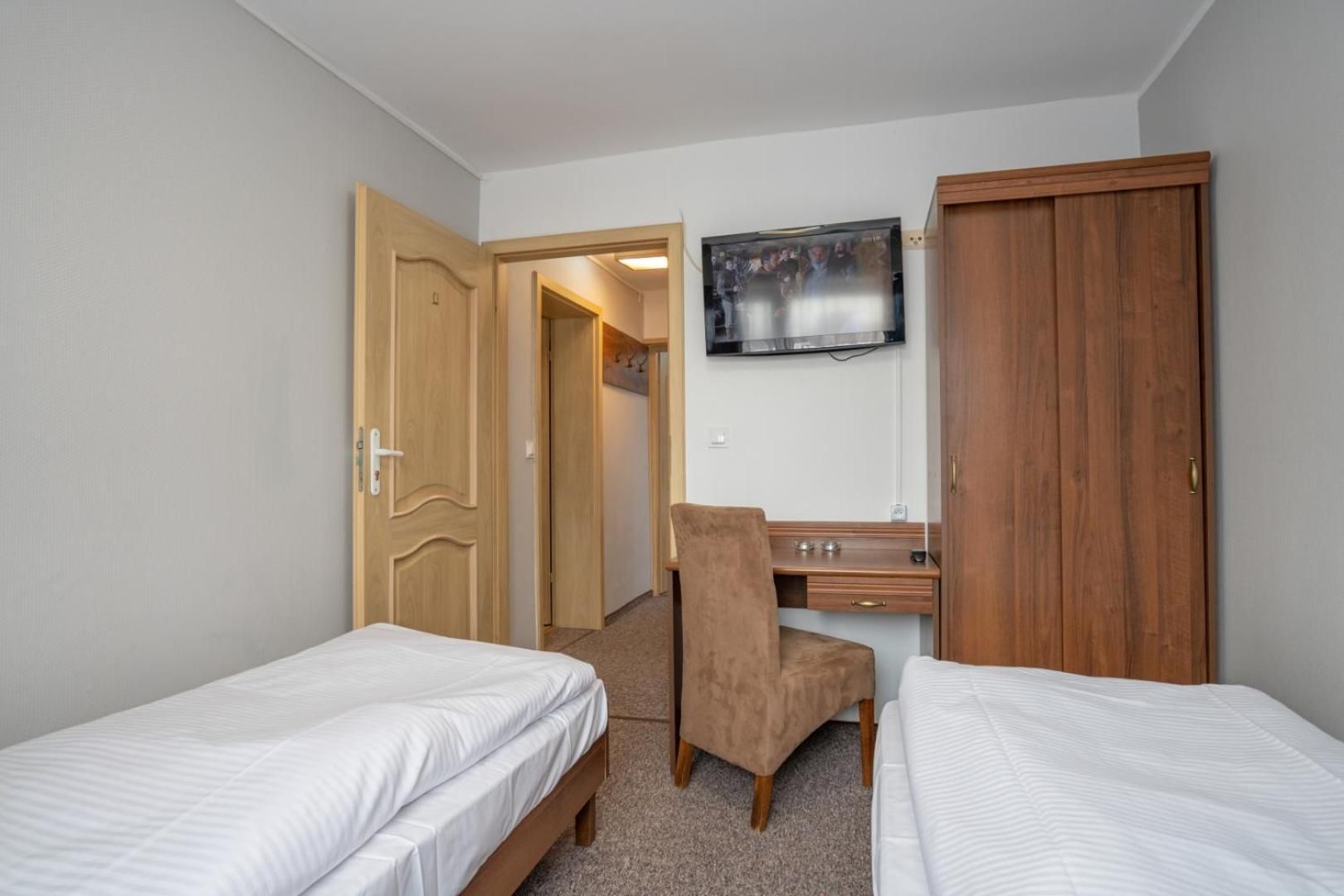 Quadruple Room with Private Bathroom