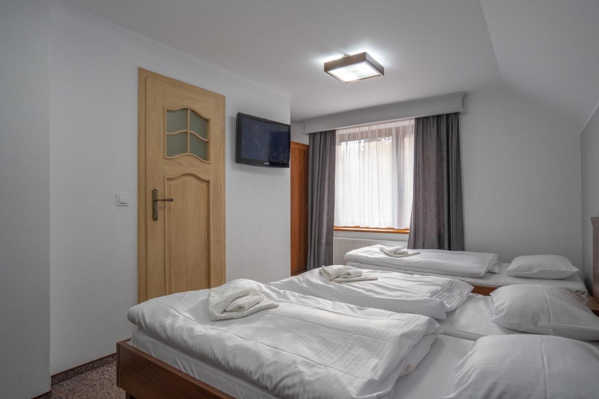 Triple Room with Private Bathroom