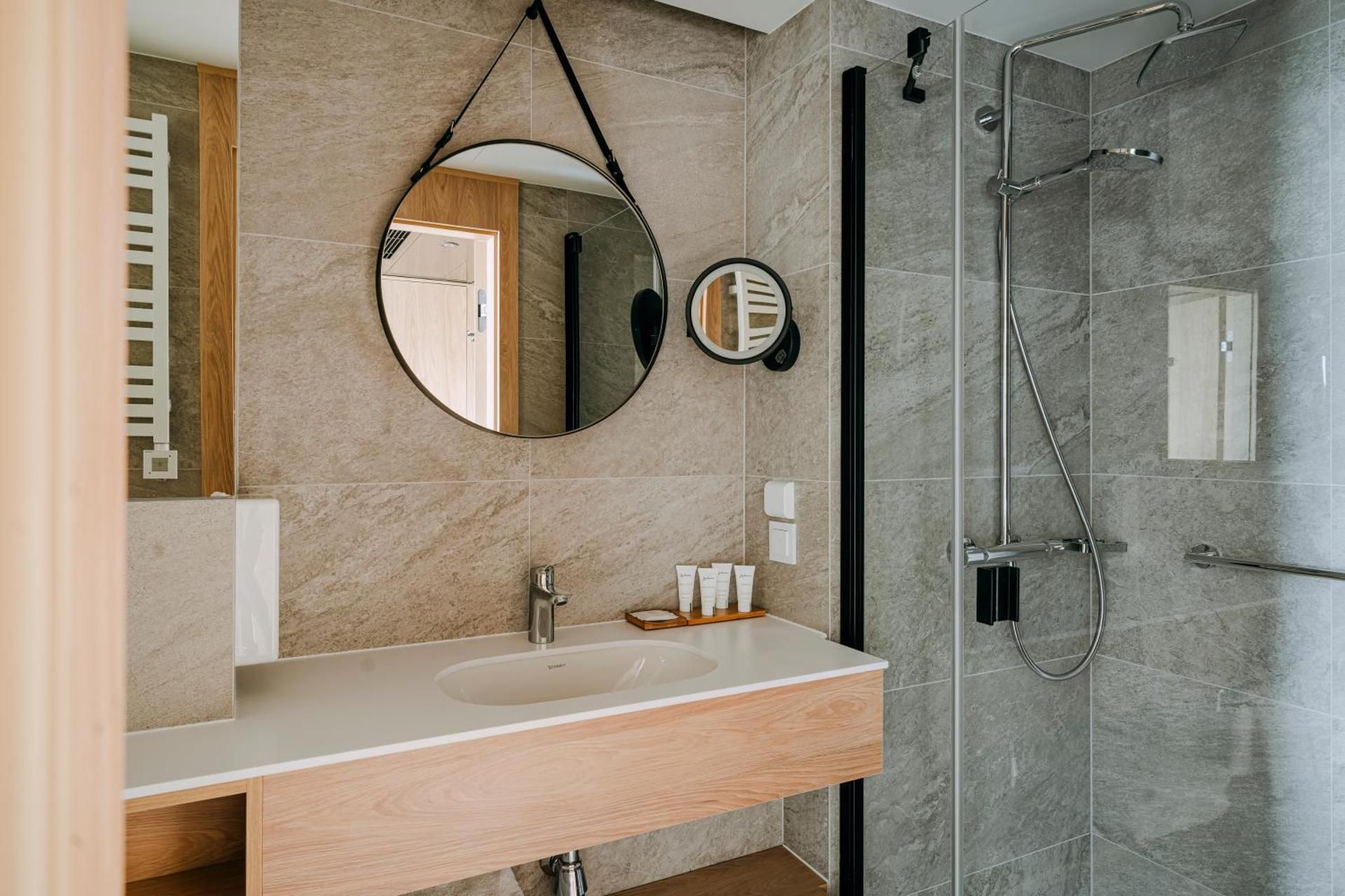 Radisson Hotel Szklarska Poreba Premium Suite - Whirpool Terrace & view 2