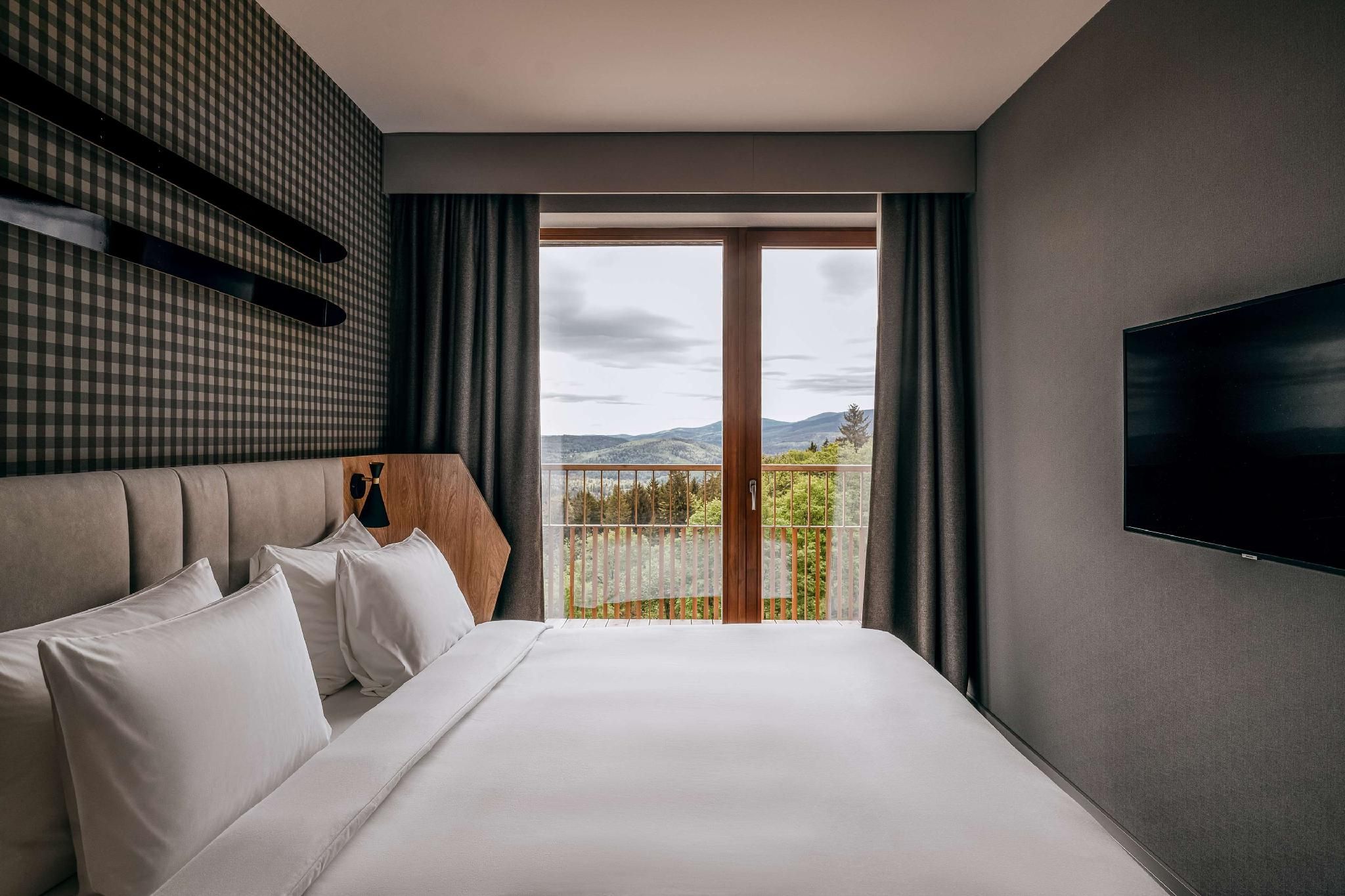 Superior Suite - Mountain View