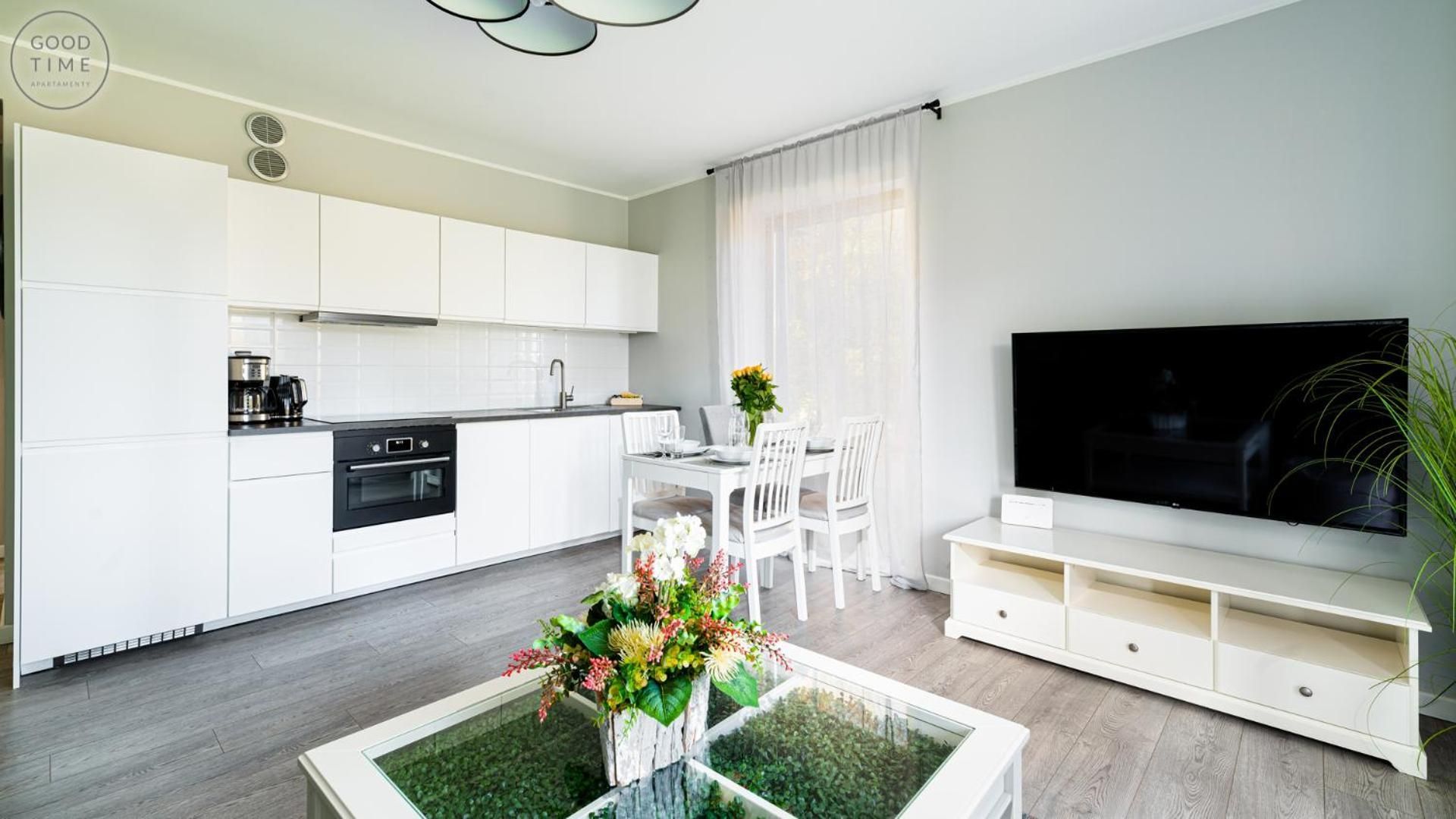 Apartment with Mountain View
