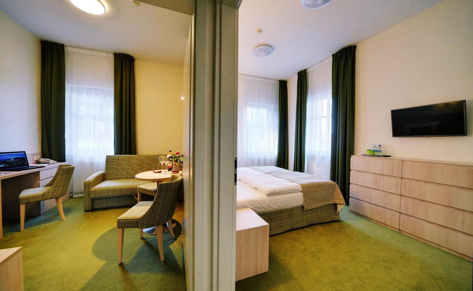 Studio (2 Adults)