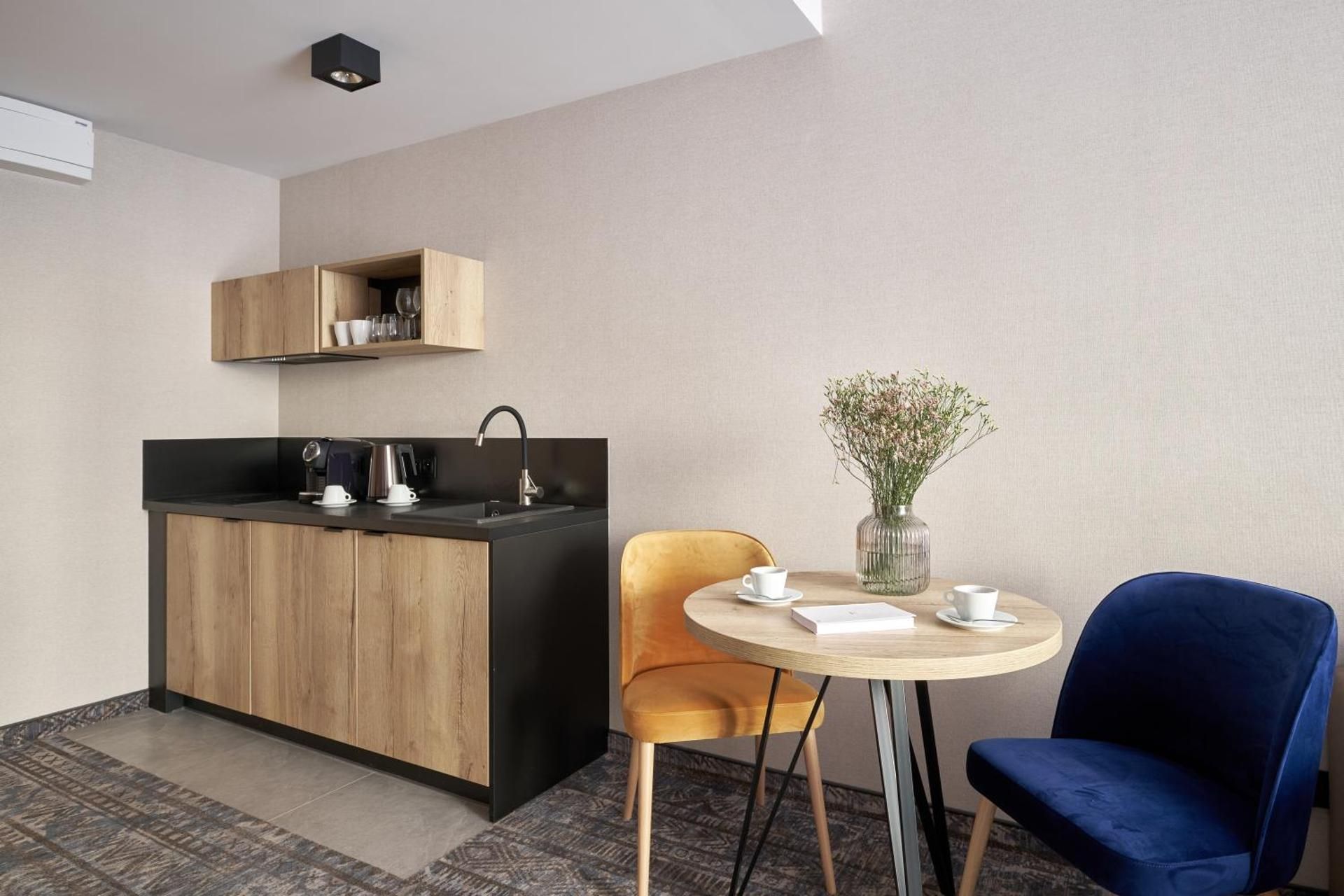 Apartment with Mountain View