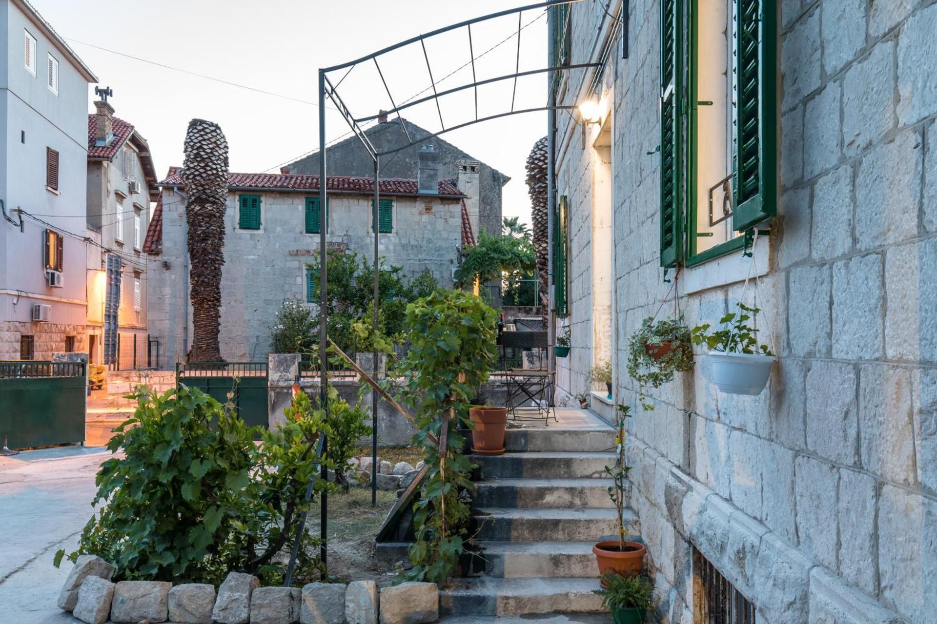 SeaBed Rooms&Studio Split