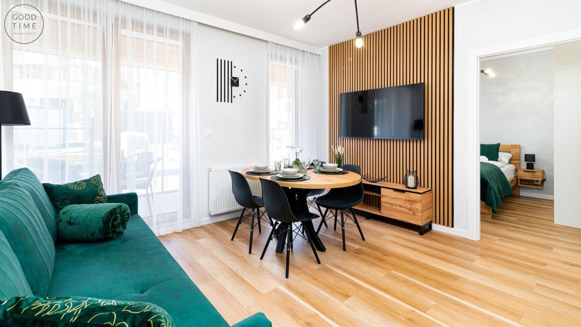 Deluxe One-Bedroom Apartment