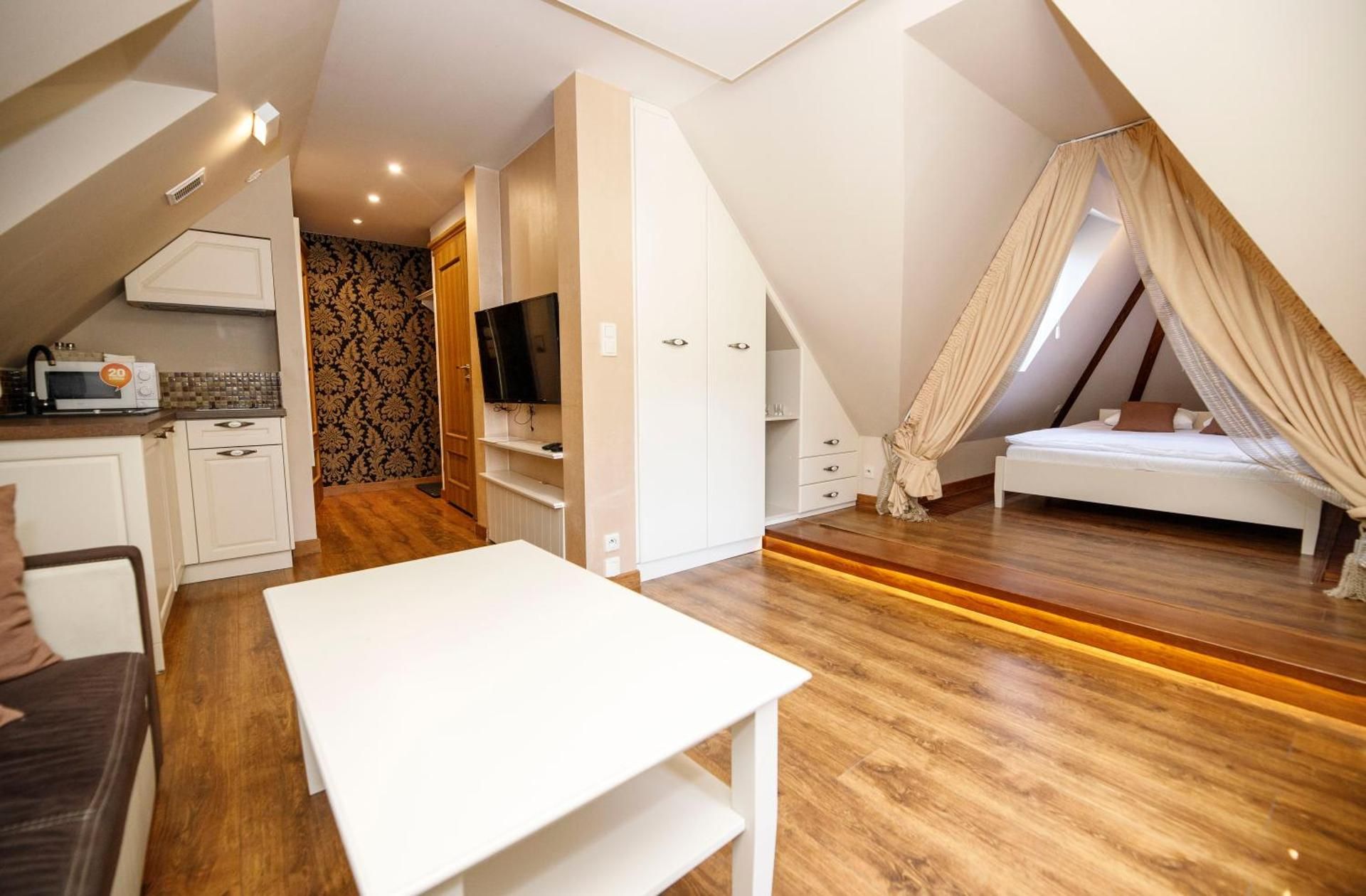 DELUXE APARTMENT