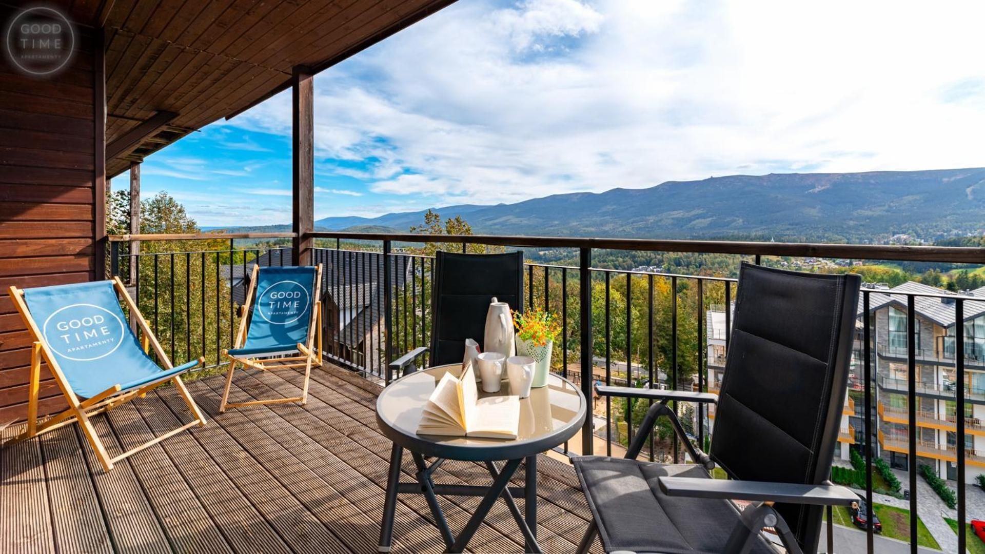 Two-Bedroom Apartment with Mountain View
