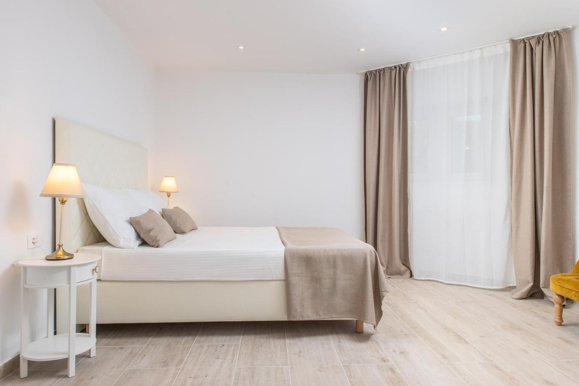 Deluxe Room (2 Adults + 1 Child)
