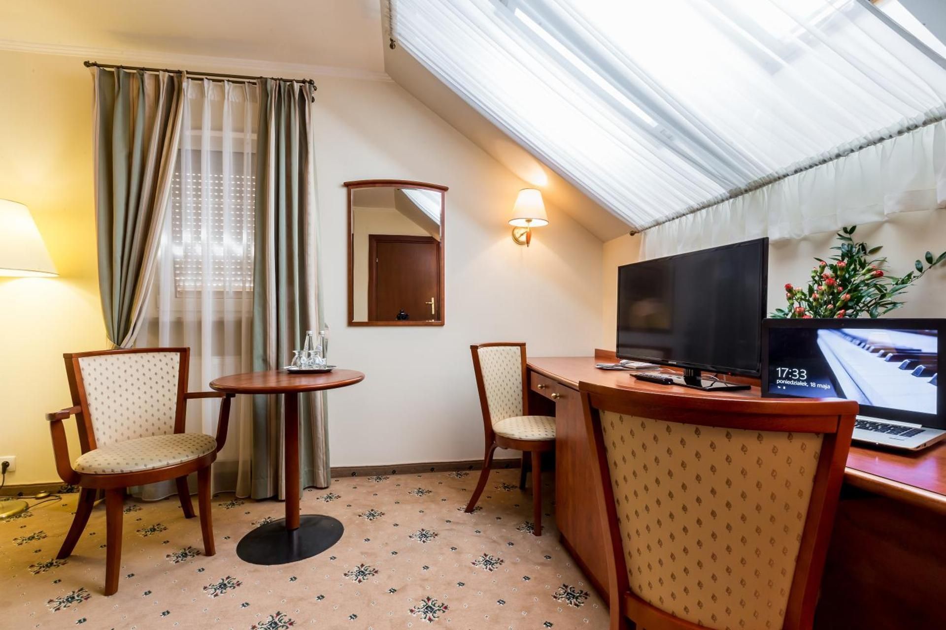 Standard Queen Room