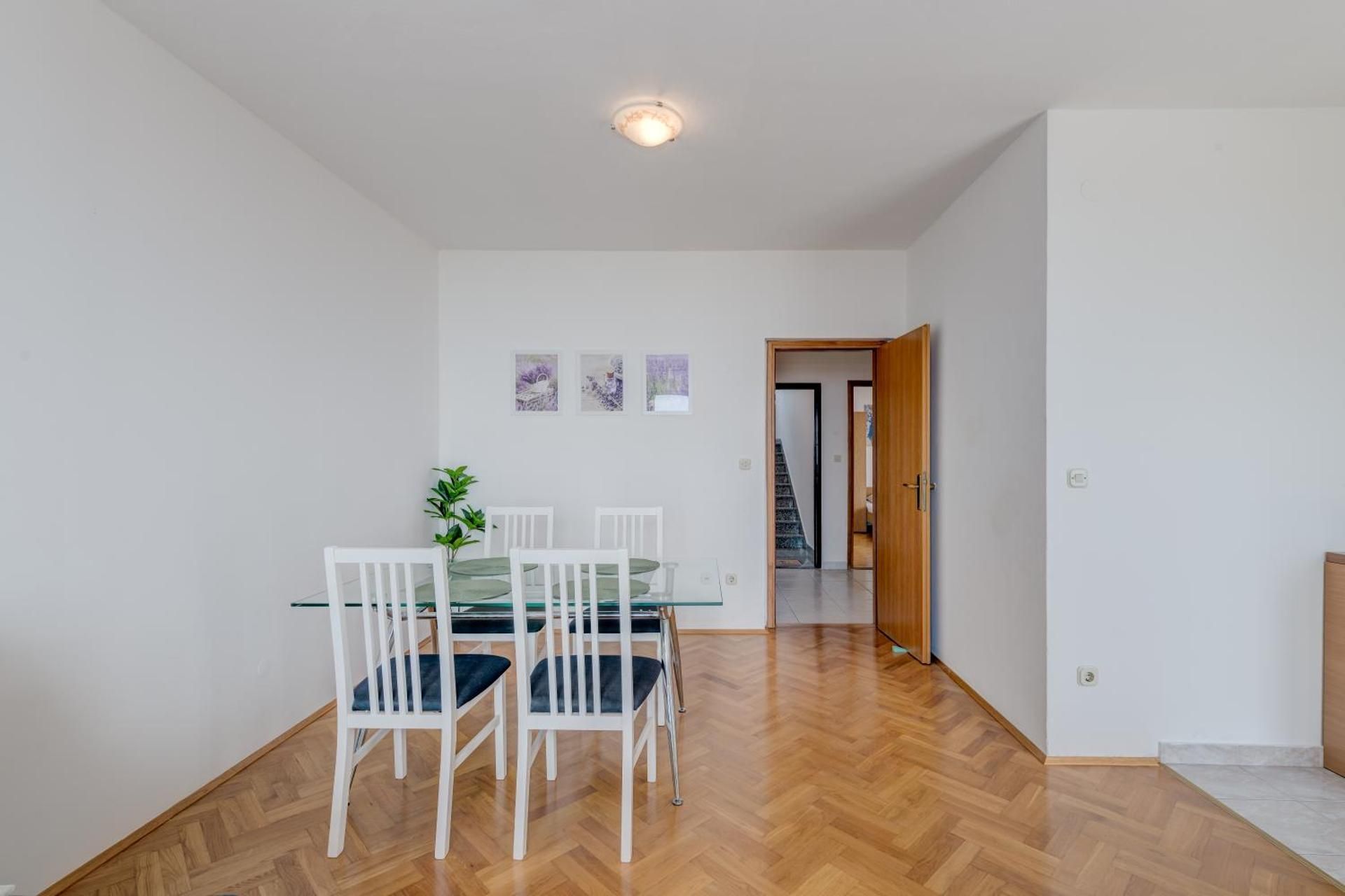 Apartments Lo Seaview Haven