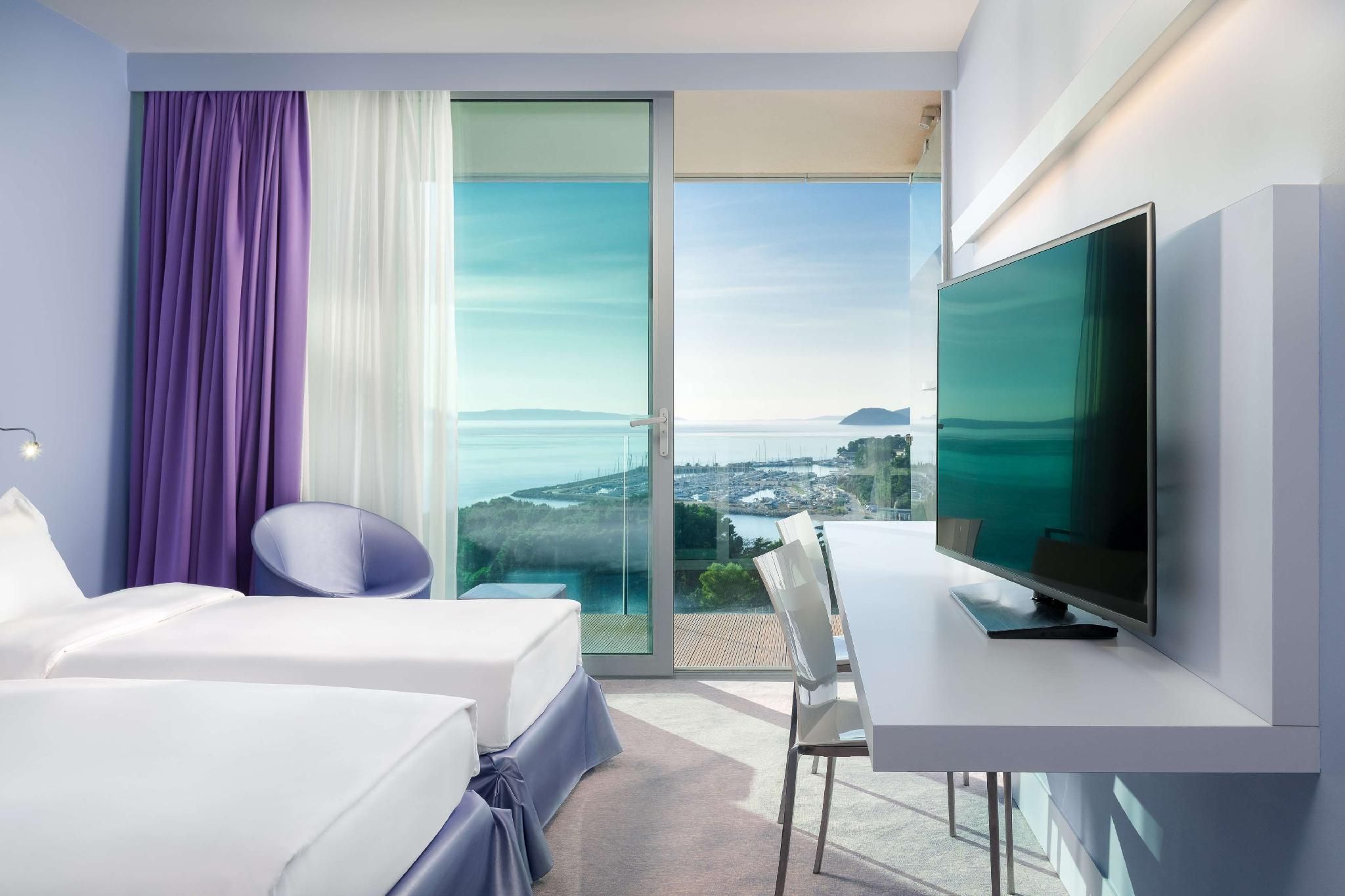 Superior Room - Sea View & Balcony