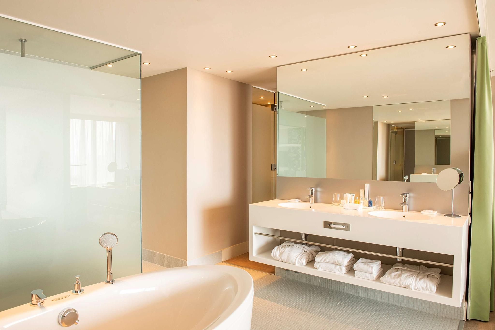 Superior Suite - Sea View & Balcony