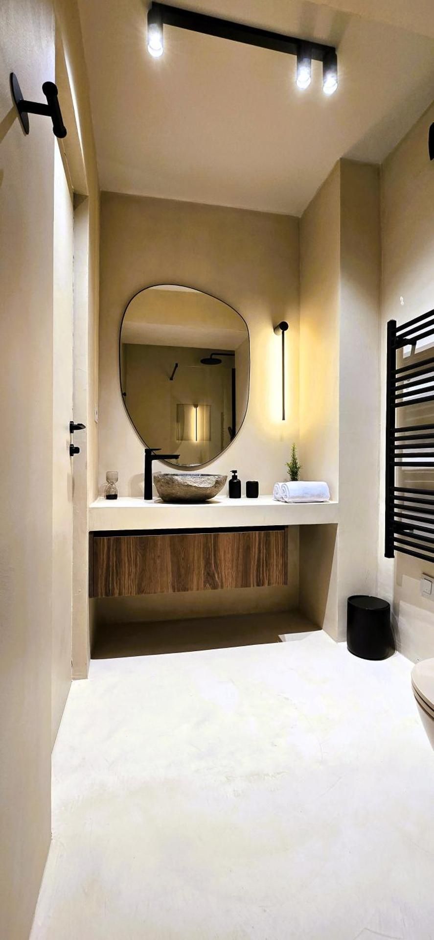 C a s a B e a s t King Room