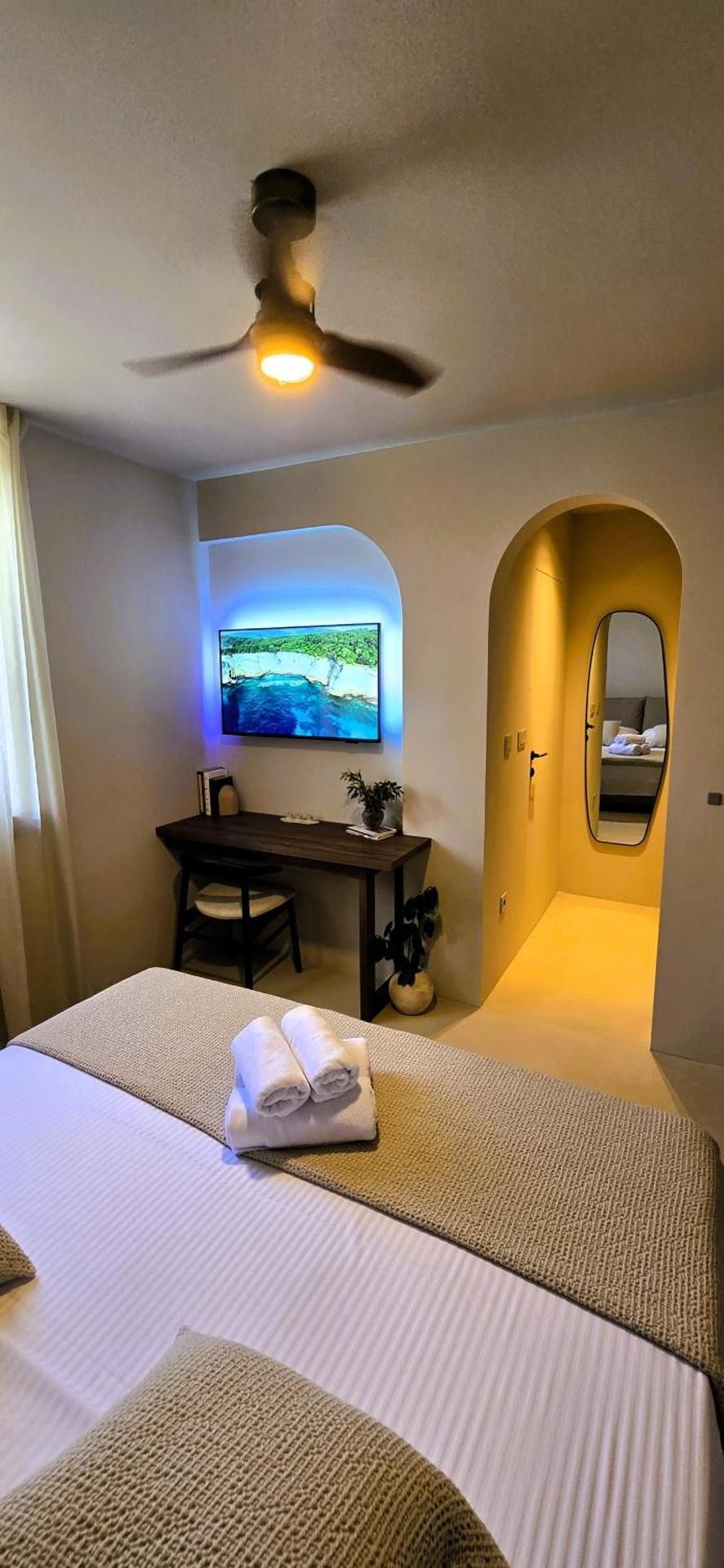 C a s a B e a s t King Room 3