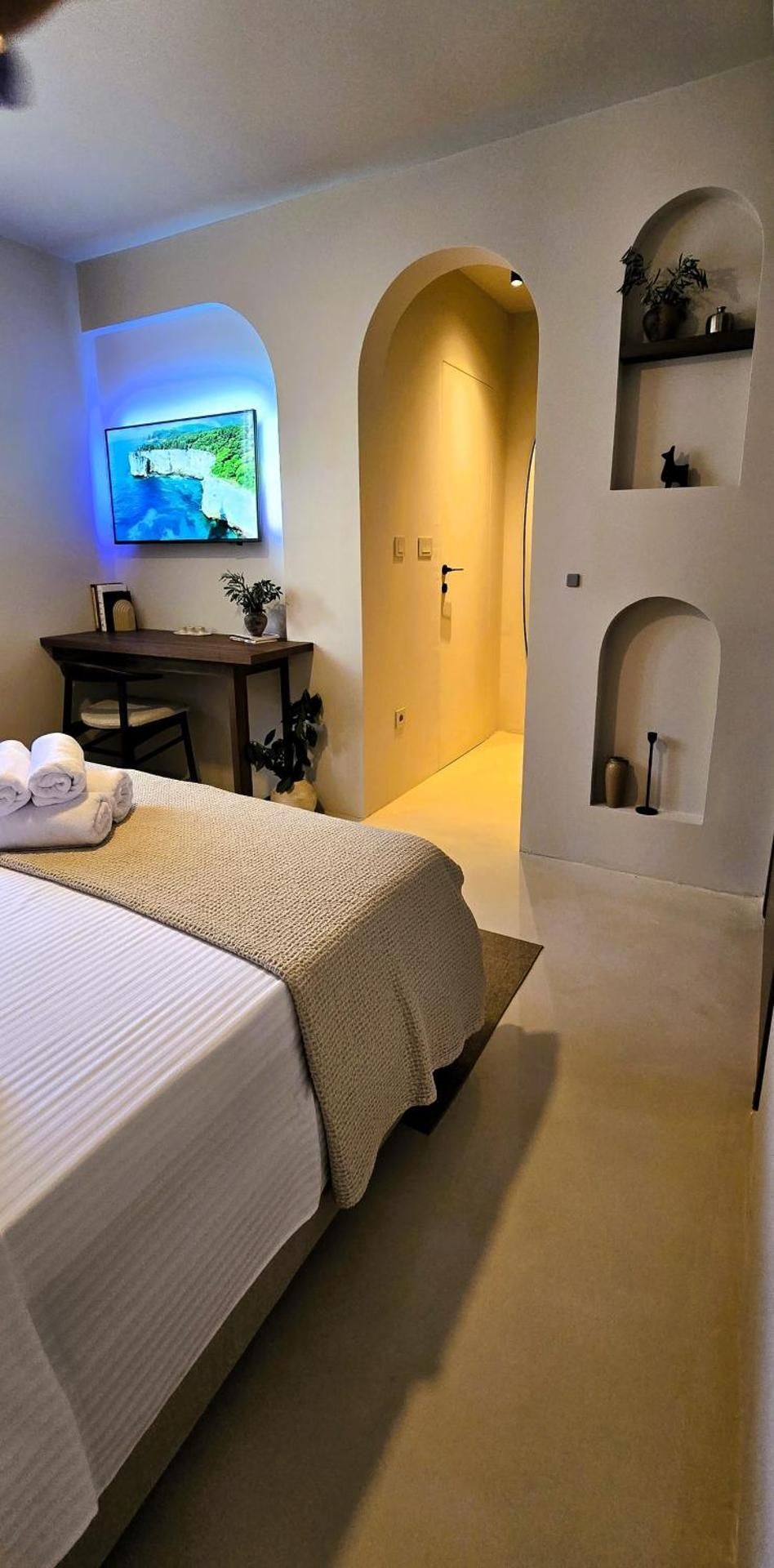 C a s a B e a s t King Room 2