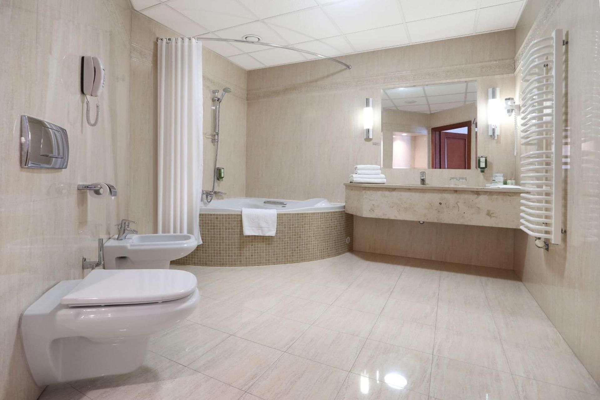 Suite with Mountain View