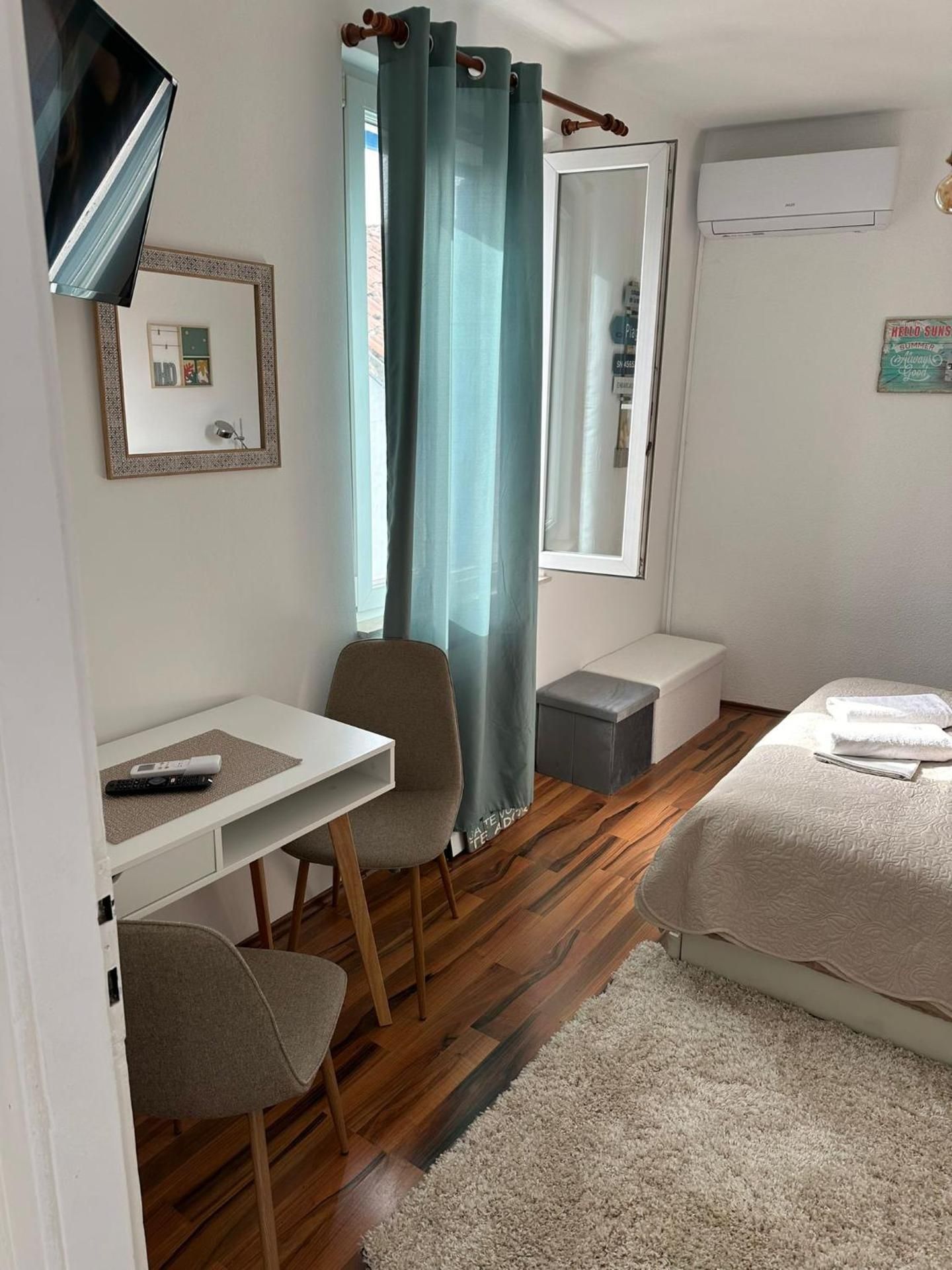 Lucky Star Apartments in City Center One-Bedroom Apartment 3