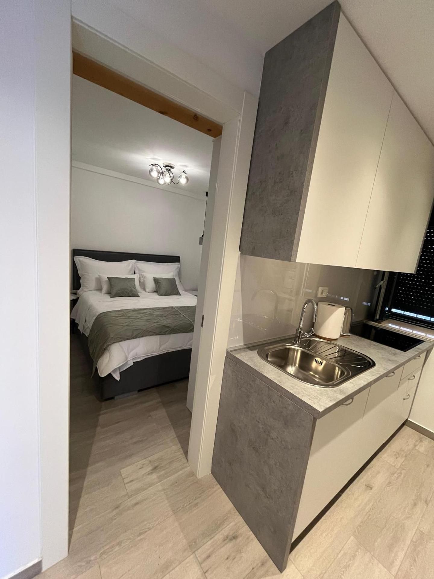 Superior One-Bedroom Apartment