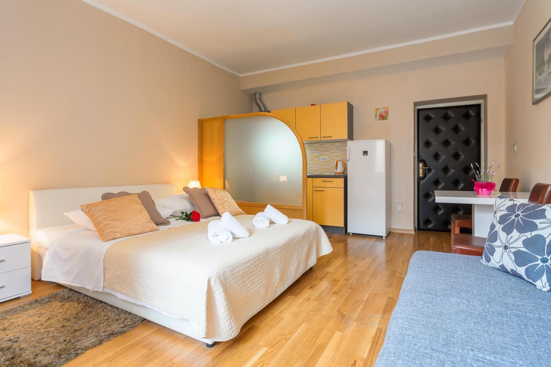 Golden Split Rooms