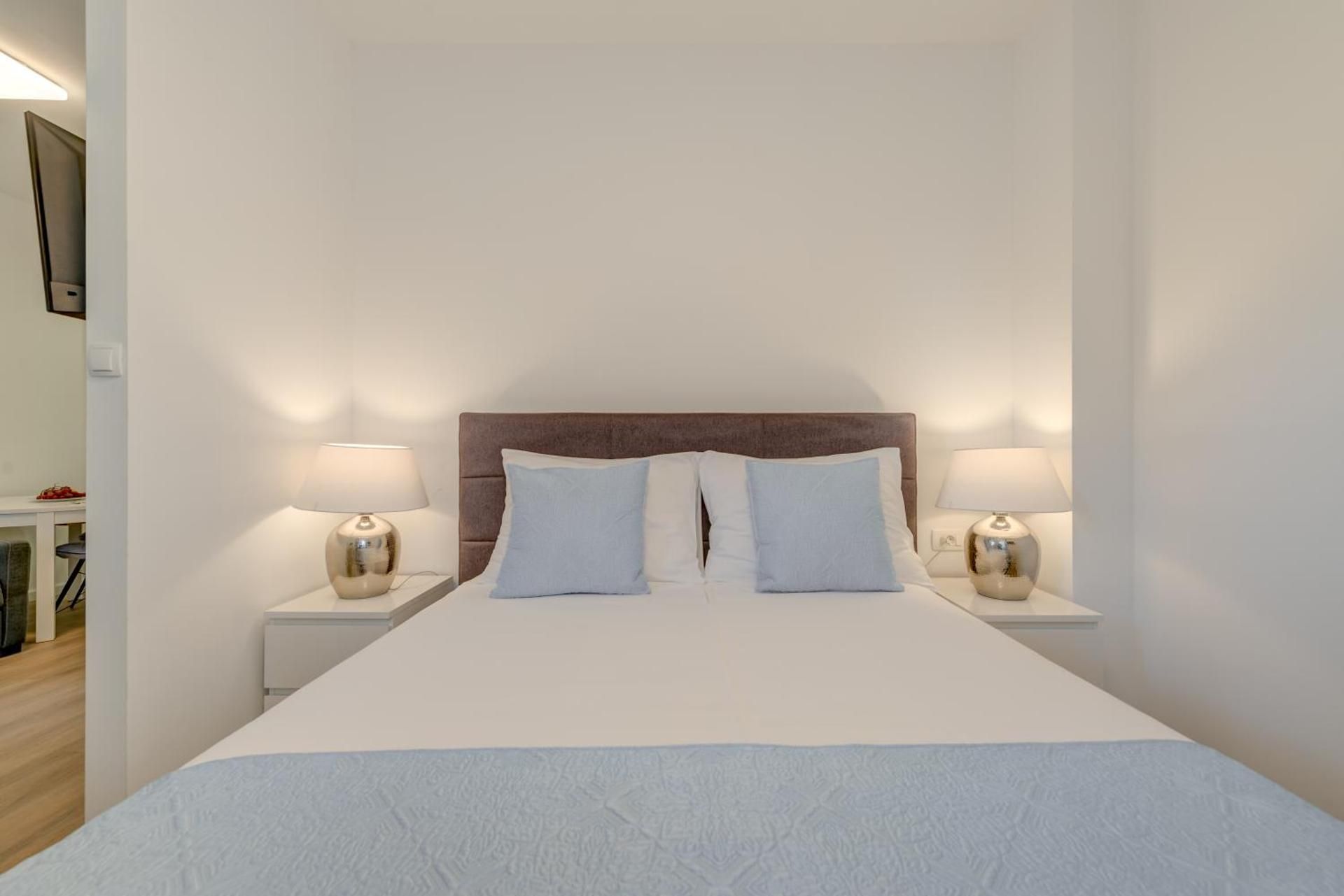 CAPITAL Apartments and Rooms