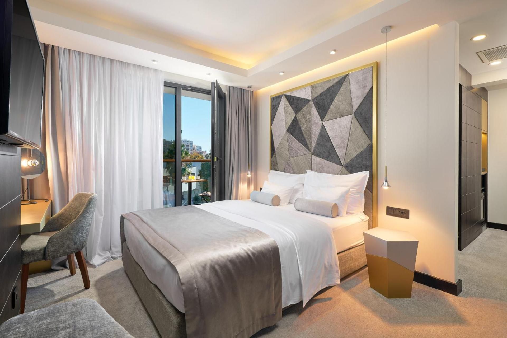 Standard Double or Twin Room with Balcony - Free Parking