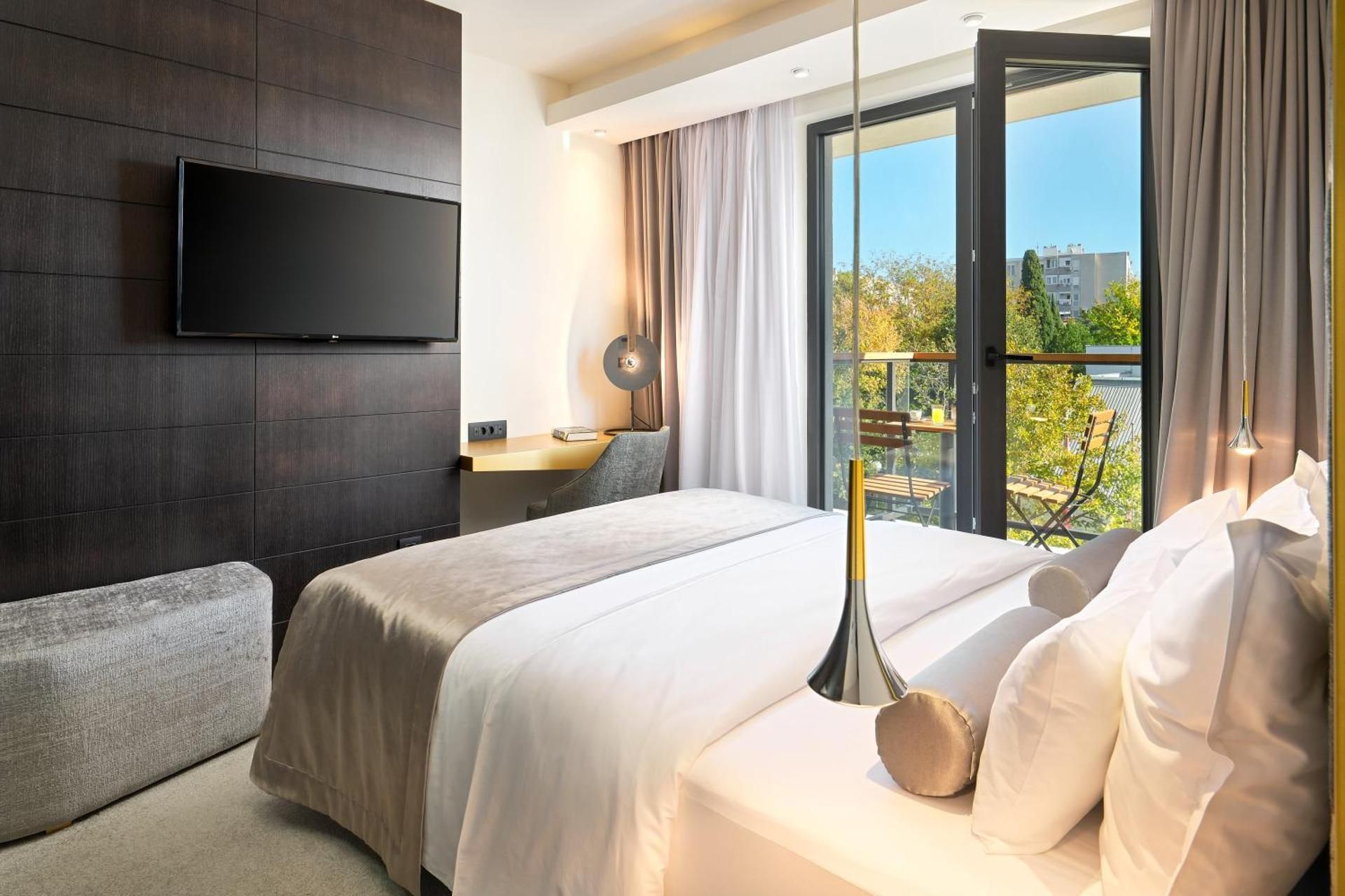 Standard Double or Twin Room with Balcony - Free Parking