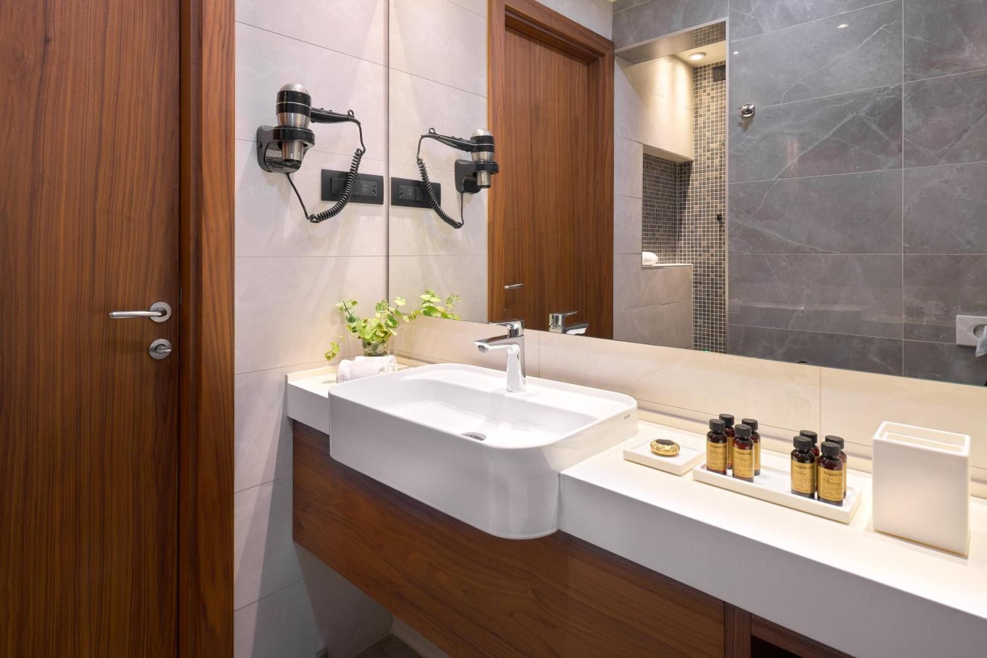 Time Boutique Hotel Cozy Double Room with Balcony - Free Parking 3