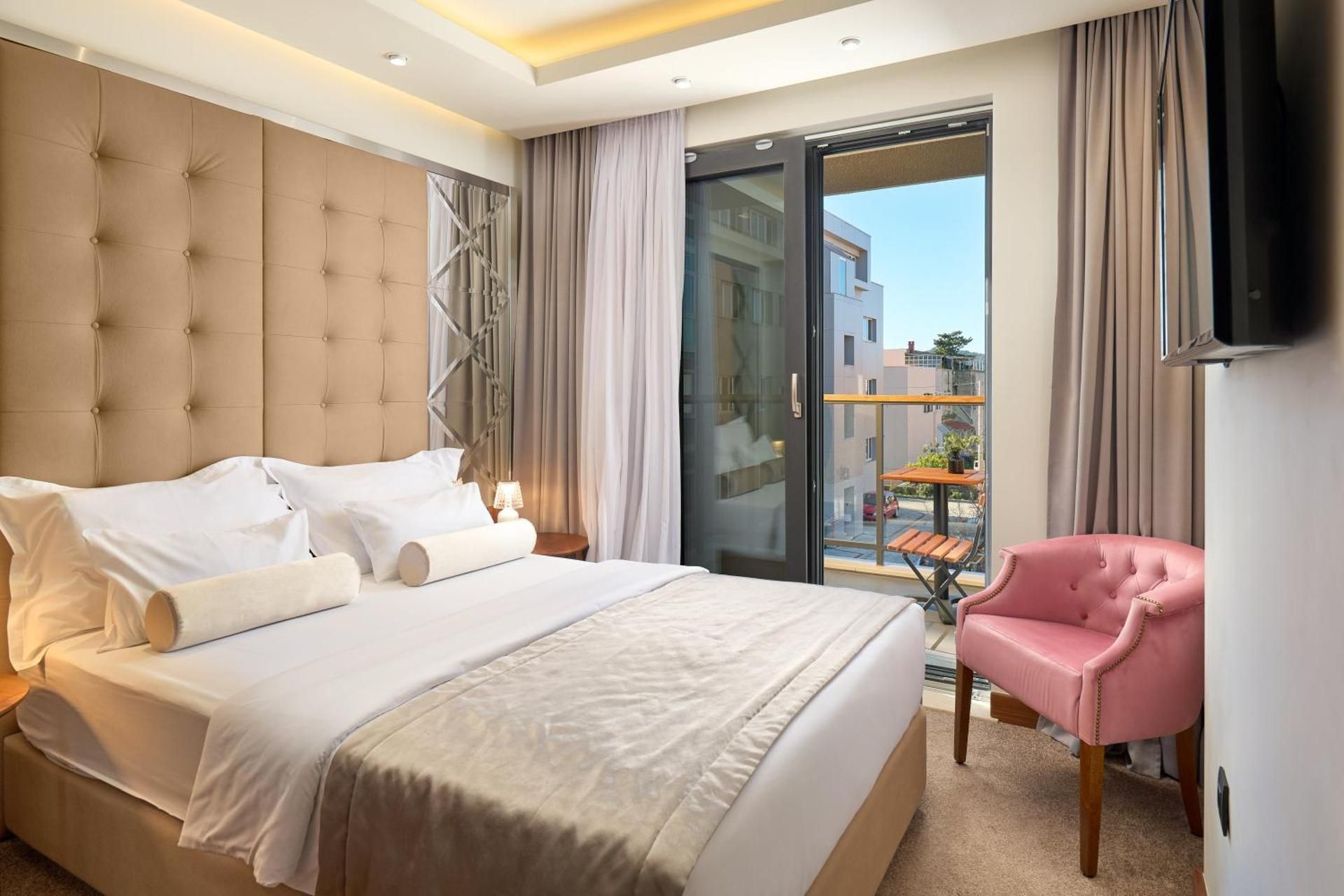 Time Boutique Hotel Cozy Double Room with Balcony - Free Parking