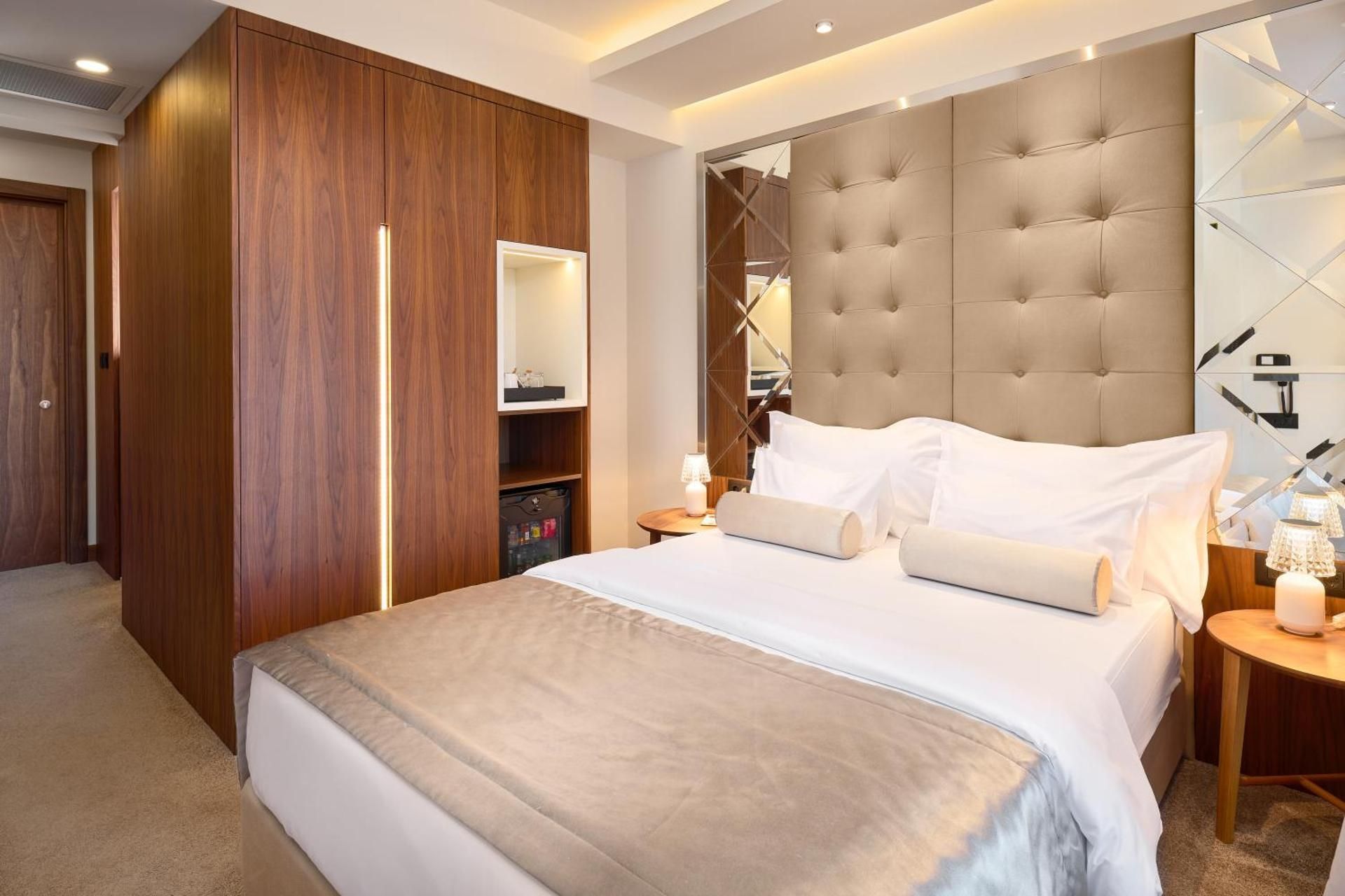 Time Boutique Hotel Cozy Double Room with Balcony - Free Parking 2