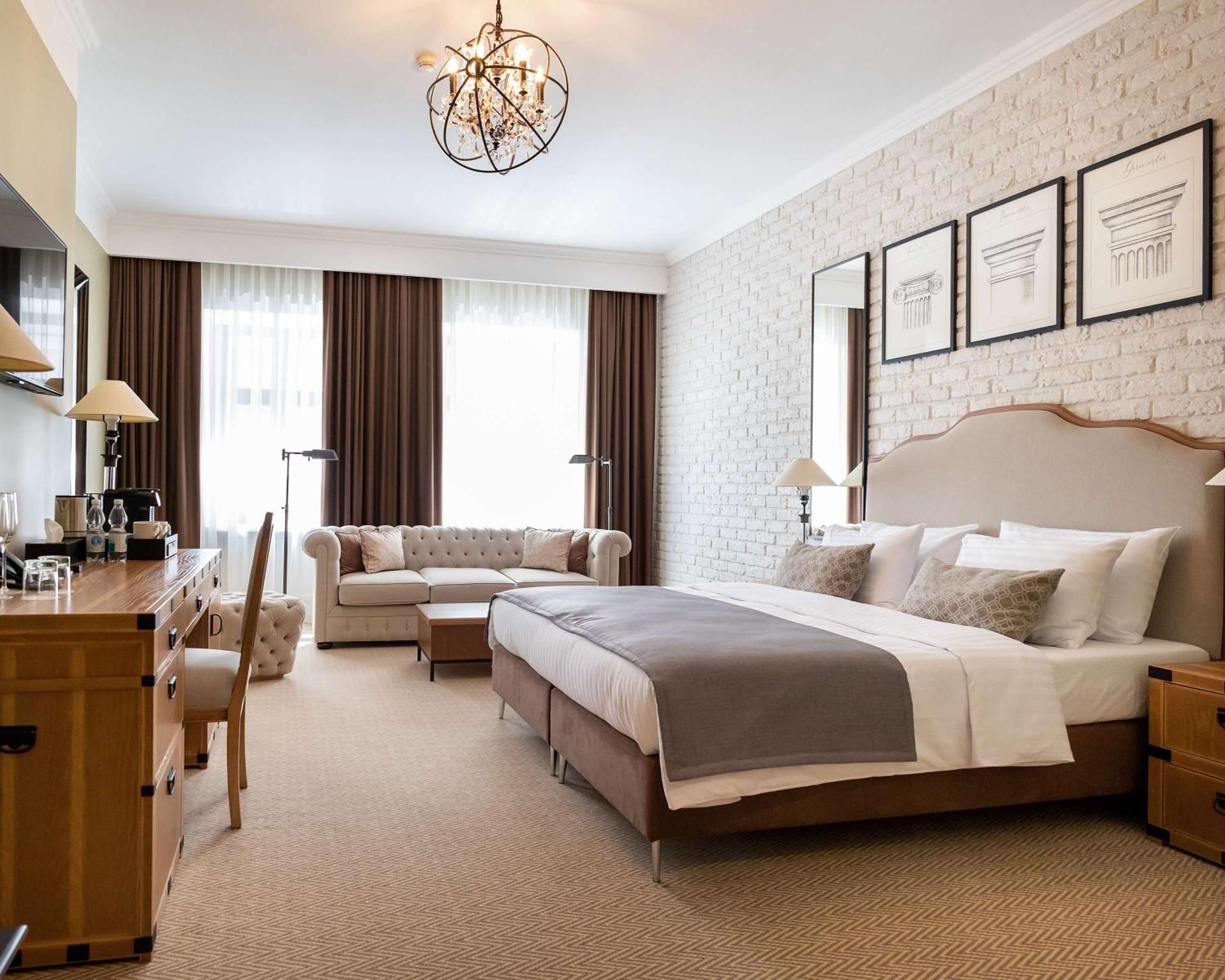 1 King Bed, Nonsmoking, Superior Room, City View, Sofa, Air Conditioning