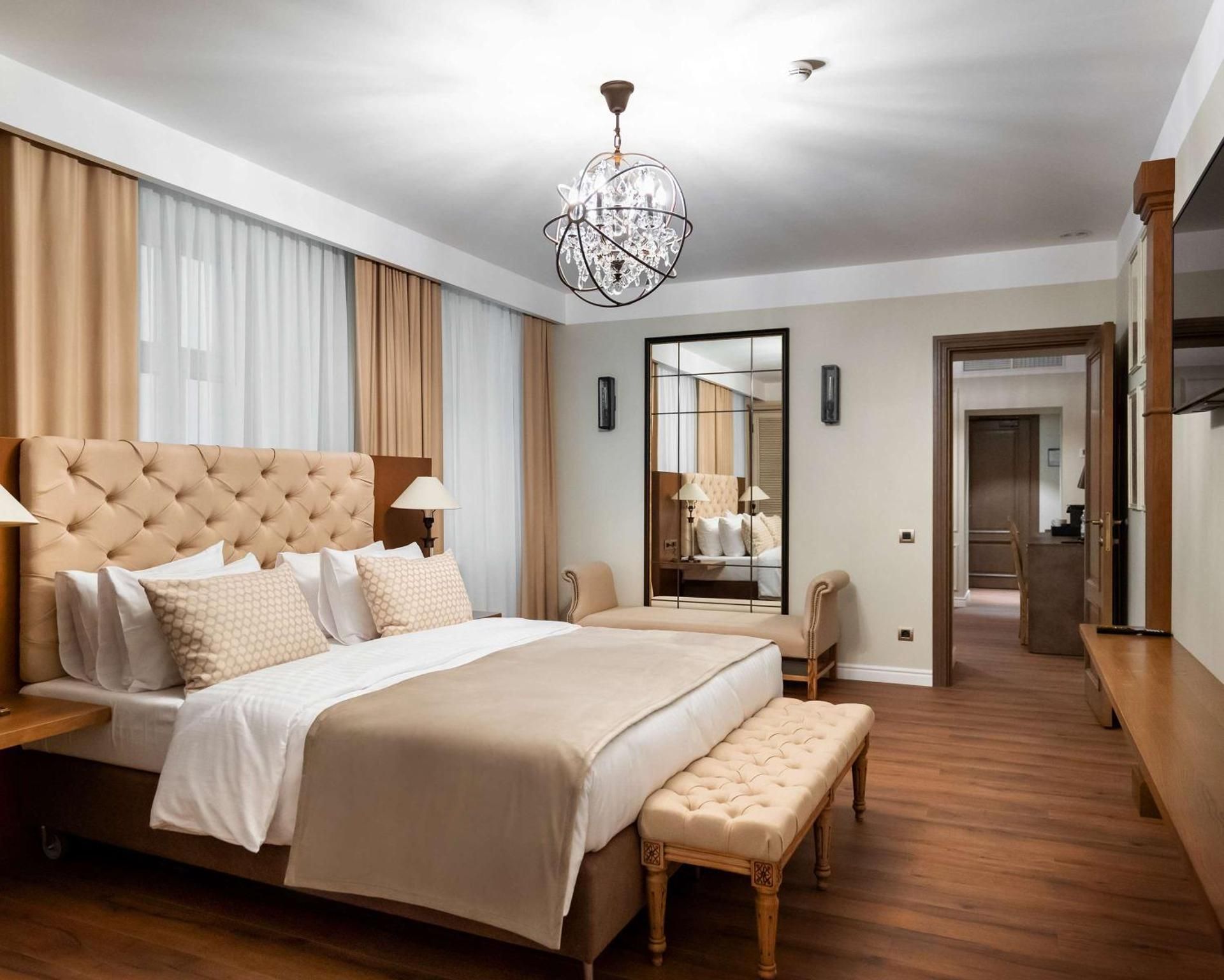 Suite - 1 King Bed, Nonsmoking, Deluxe Room, Living Room, 2 Bathrooms, Bathtub, Air Conditioning