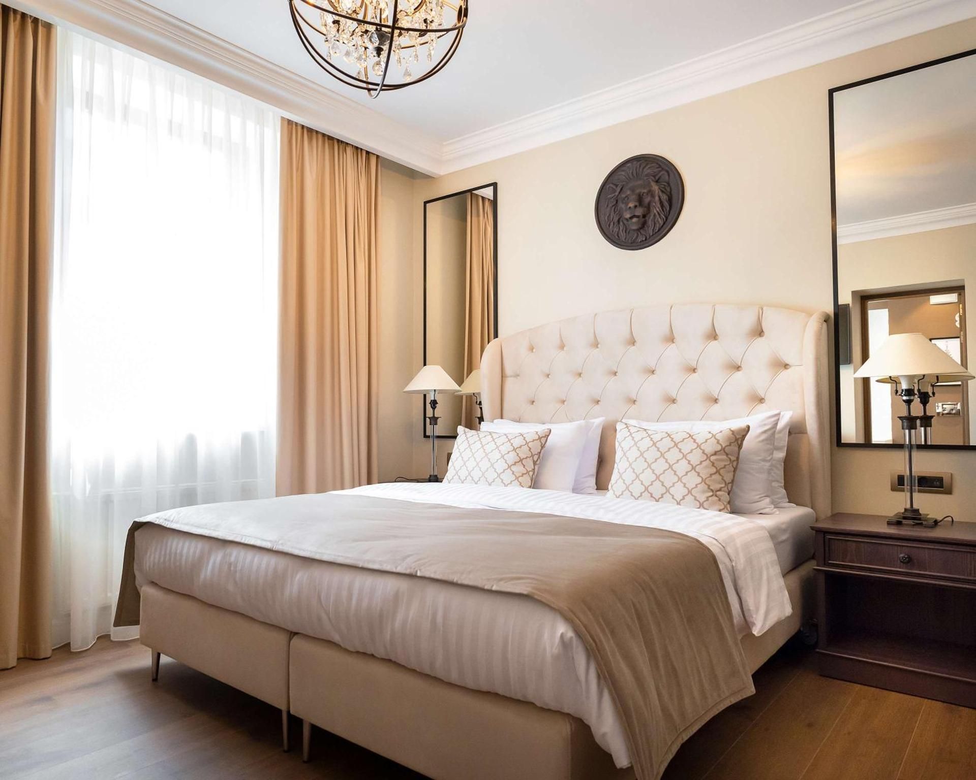 Apartment - 1 King Bed, Nonsmoking, Executive Room, City View, Dining Area, Kitchen, Fireplace
