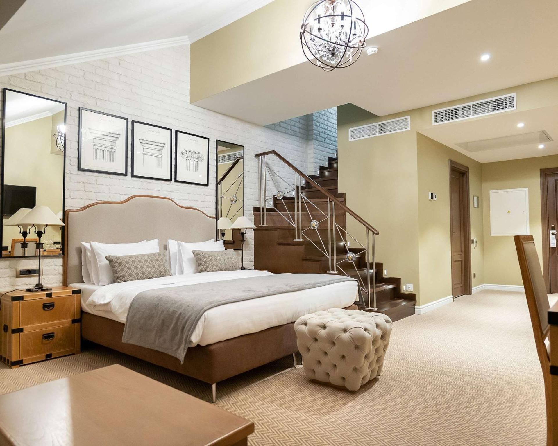 Suite - 2 King Beds, Nonsmoking, Duplex - Two Levels, Family Room, City View, 2 Bathrooms